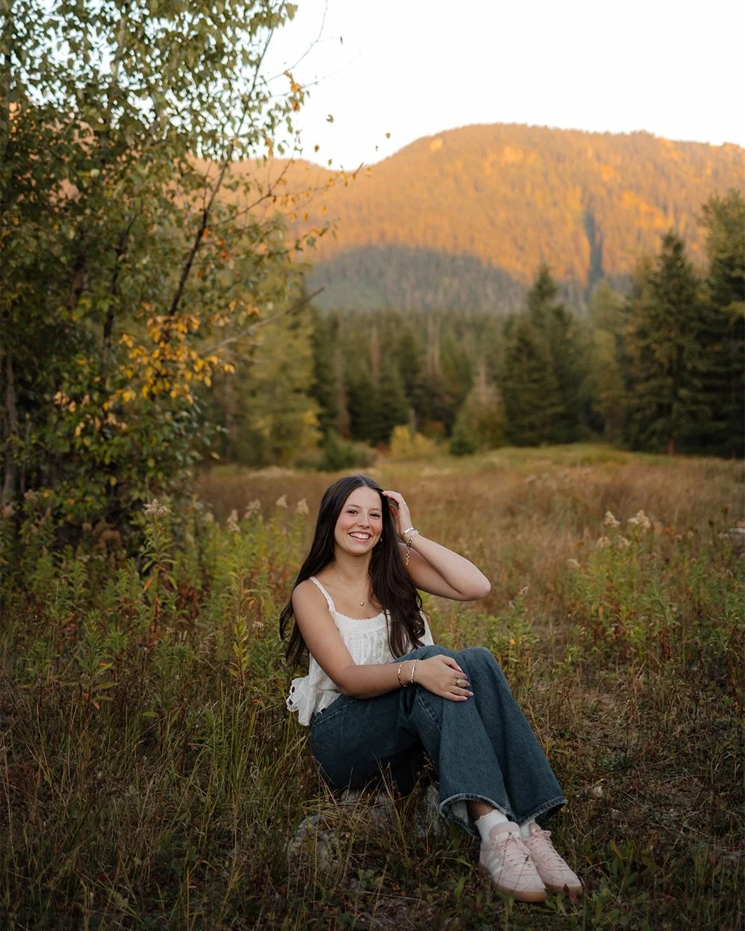 senior friiiiiday with @parkertuininga !!!!!!! so gorgeous i can&rsquo;t 🌾⛰️🌳🦉🍃
-
-
-
#seattlephotographer #classof2026 #seniorphotos #seniorpictures #seniorsunday