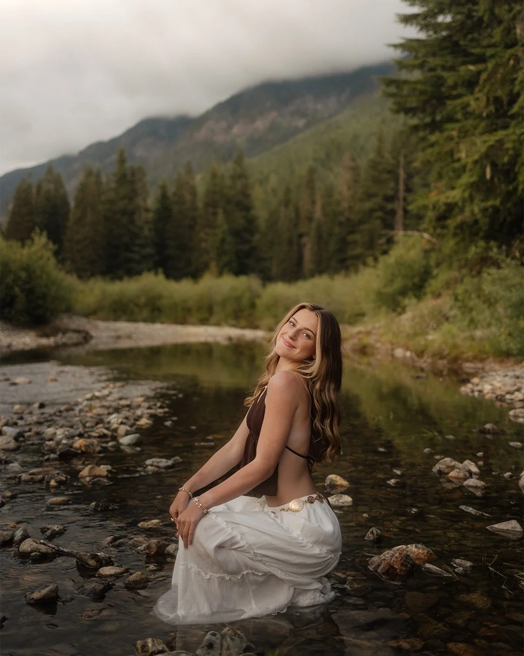 the lore 😭😭😭 @mayah_krug these photos are on my wall right next to @m.krug13&rsquo;s 🌊🐚🌺🌲⛰️
-
-
-
#seattlephotographer #classof2026 #seniorphotos #seniorpictures #seniorsunday