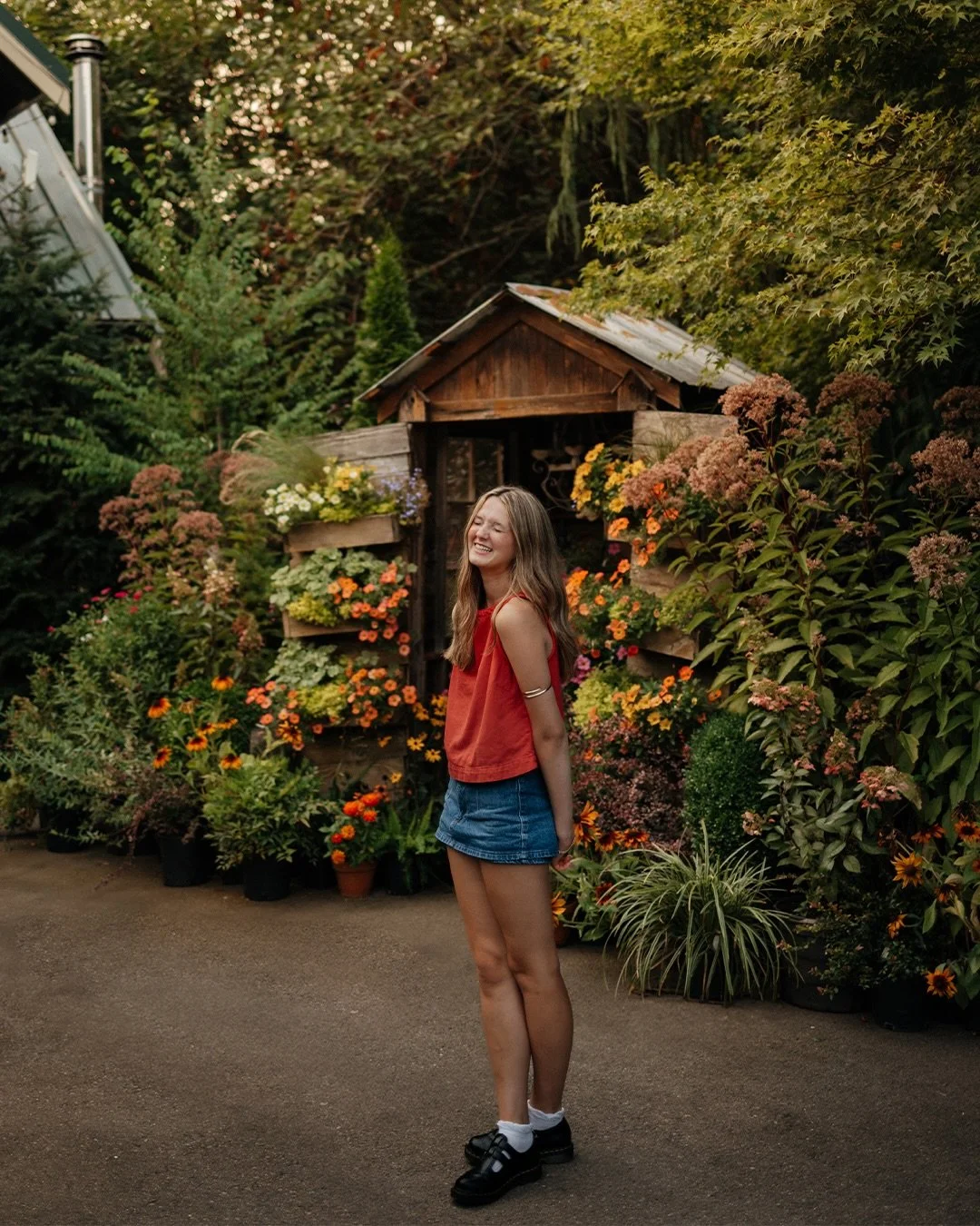 more 80&deg; senior sundays pls!!! and more @megan.smithg pls!!! 🌞🪴🪏⛲️🌹
-
-
-
#seattlephotographer #classof2026 #seniorphotos #seniorpictures #seniorsunday