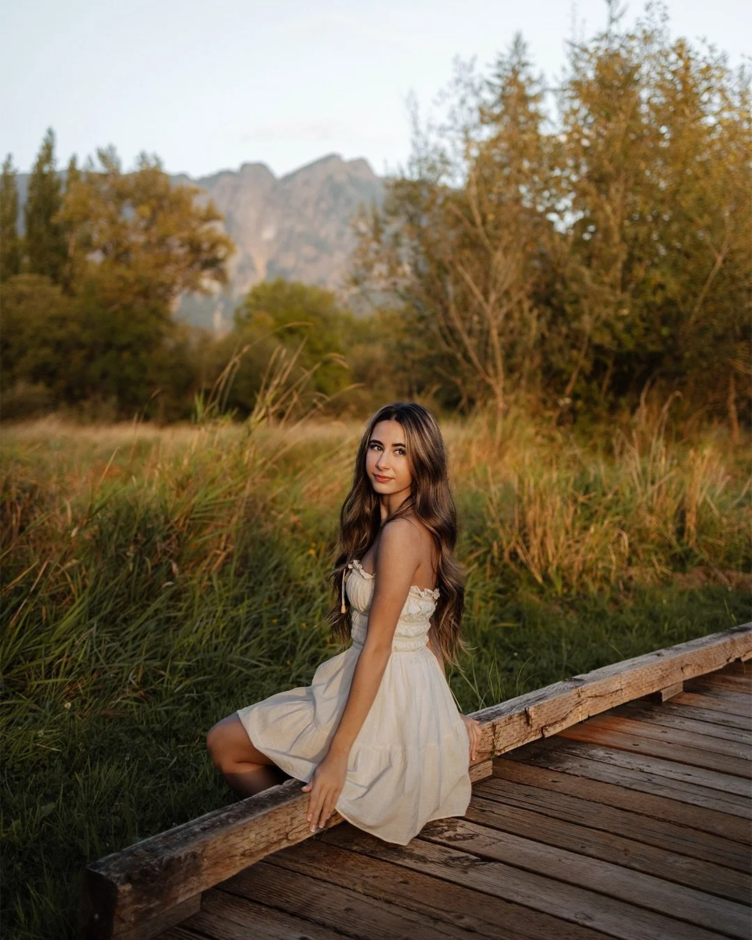 senior saturday??? with @daria.dadlani !!!! 🌾🪵👡🌳🌞
-
-
-
#seattlephotographer #classof2026 #seniorphotos #seniorpictures #seniorsunday