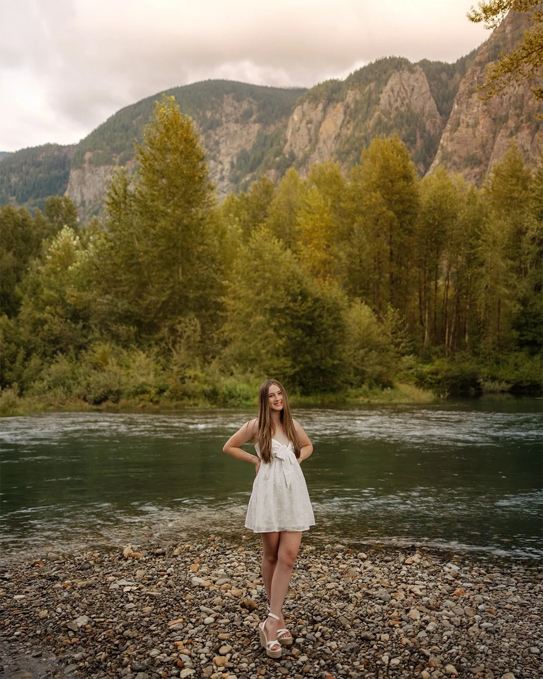 give me summer!!!!!! missing @averyebakerr and wanting to jump in the river!!! 🌊🌲⛰️👡🤿
-
-
-
#seattlephotographer #classof2026 #seniorphotos #seniorpictures #seniorsunday