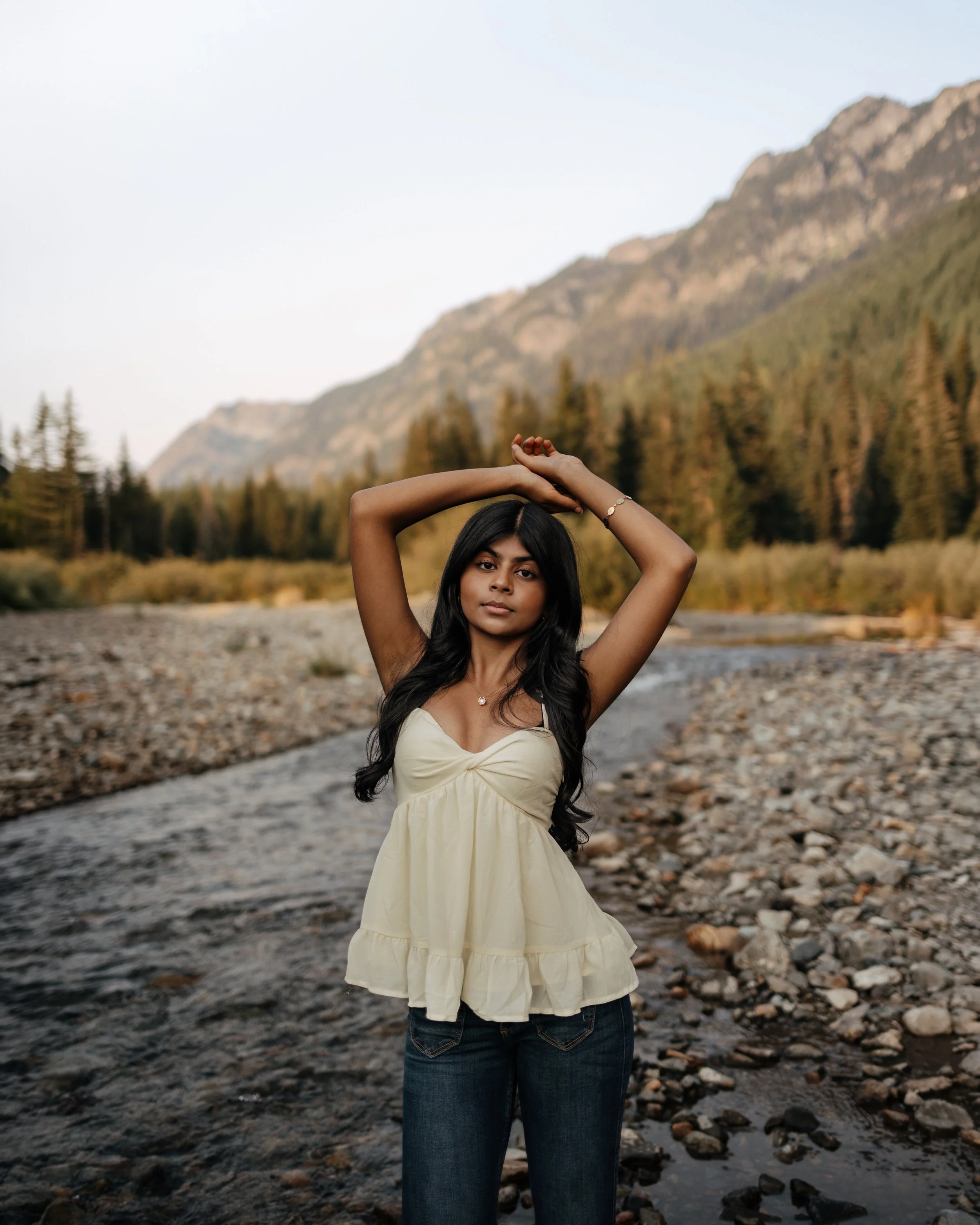jaw on the floooor!!! this location never disappoints and @eeshasreejith always eats!!! 🧈⛰️🌳🌊🐝
-
-
-
#seattlephotographer #classof2026 #seniorphotos #seniorpictures #seniorsunday