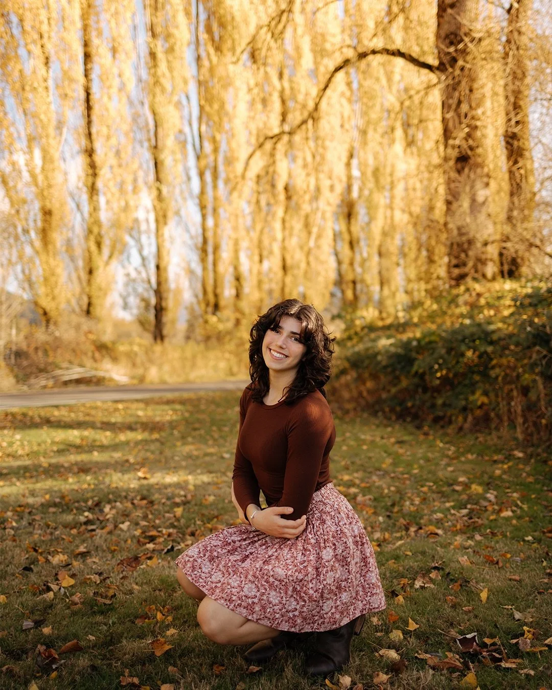 only a handful of Oct/Nov sessions left!!!! i can&rsquo;t wait for you to see these new fall locations!!! and of course the classics too, like @amelia_diedrich !! 🍂🍪⛰️🦌🪎
-
-
-
#seattlephotographer #classof2026 #seniorphotoshoot #seniorpictures #s