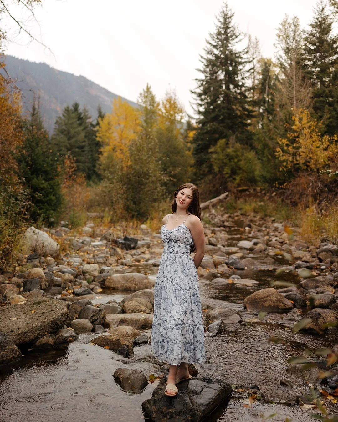 Hey Siri, post this perfect shoot to Instagram and caption it something about Fall and make sure to tag @siri.stout !!!!! 🍂🦦☕️🍁📱
-
-
-
#seattlephotographer #classof2026 #seniorphotoshoot #seniorpictures #seniorsunday