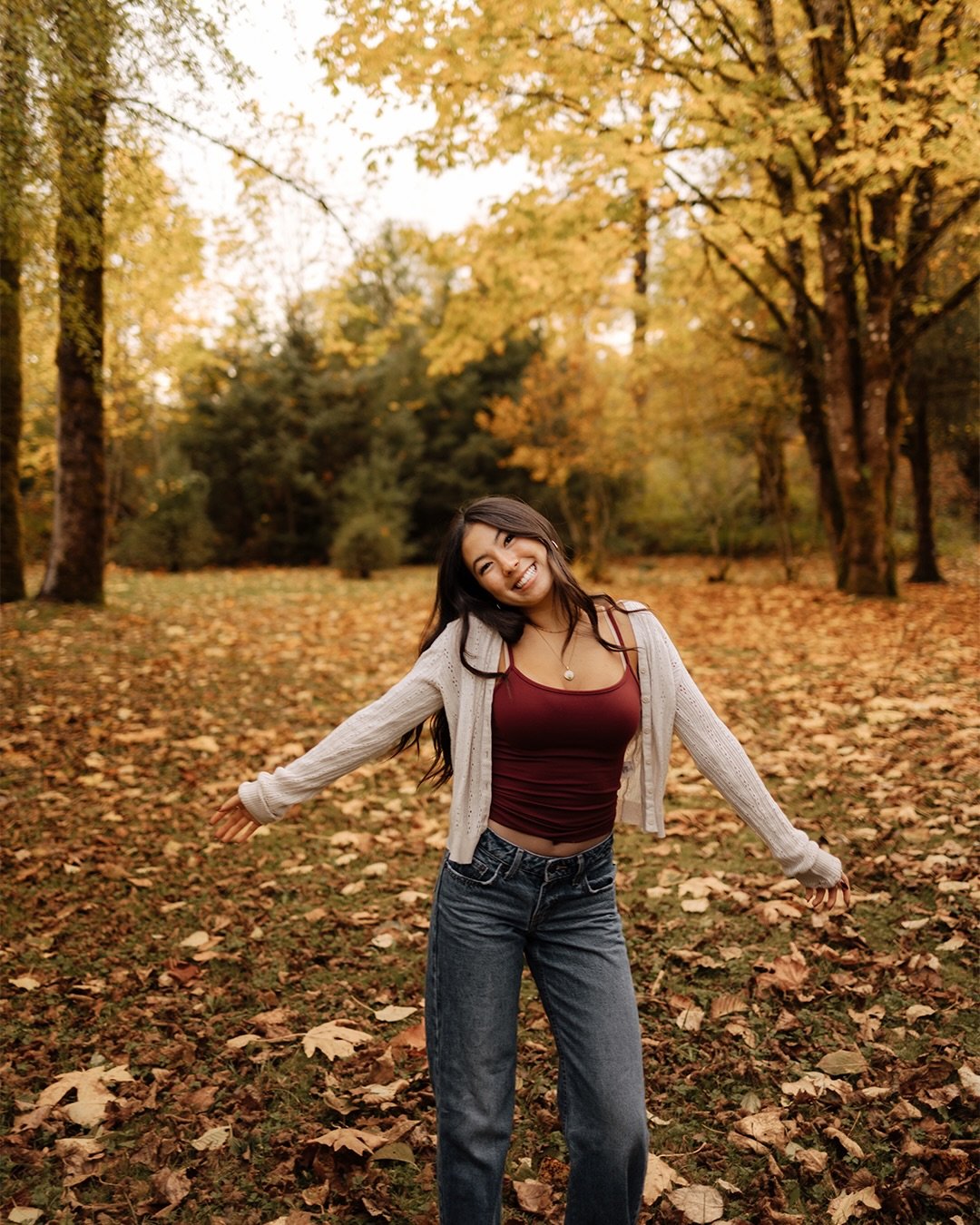 officially closing the Class of 2026 chapter with one last post from @cranebanker&rsquo;s perfect fall shoot!!!! I can&rsquo;t waiiiit to start sharing full sessions from this year!!! Into editing hibernation I go!! 🧣🍁☕️🍂📚
-
-
-
#seattlephotograp