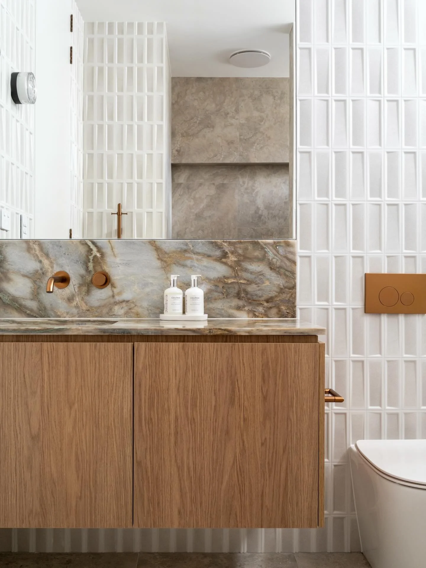 Project Miranda ✨ 

With each bedroom at this project featuring its own ensuite, each bathroom has its own style. We love how they turned out! Thank you to all of our contractors for bringing the vision to life! 

📷 @lucasmurophotographer