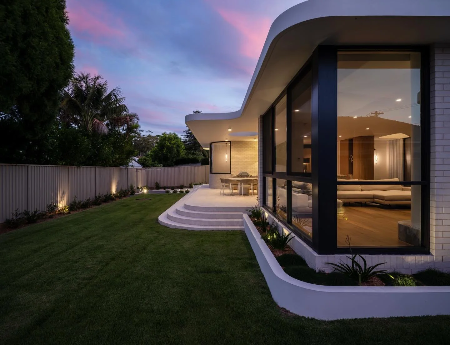 Alfresco at dusk 🌙  at Project Miranda 

📷 @lucasmurophotographer