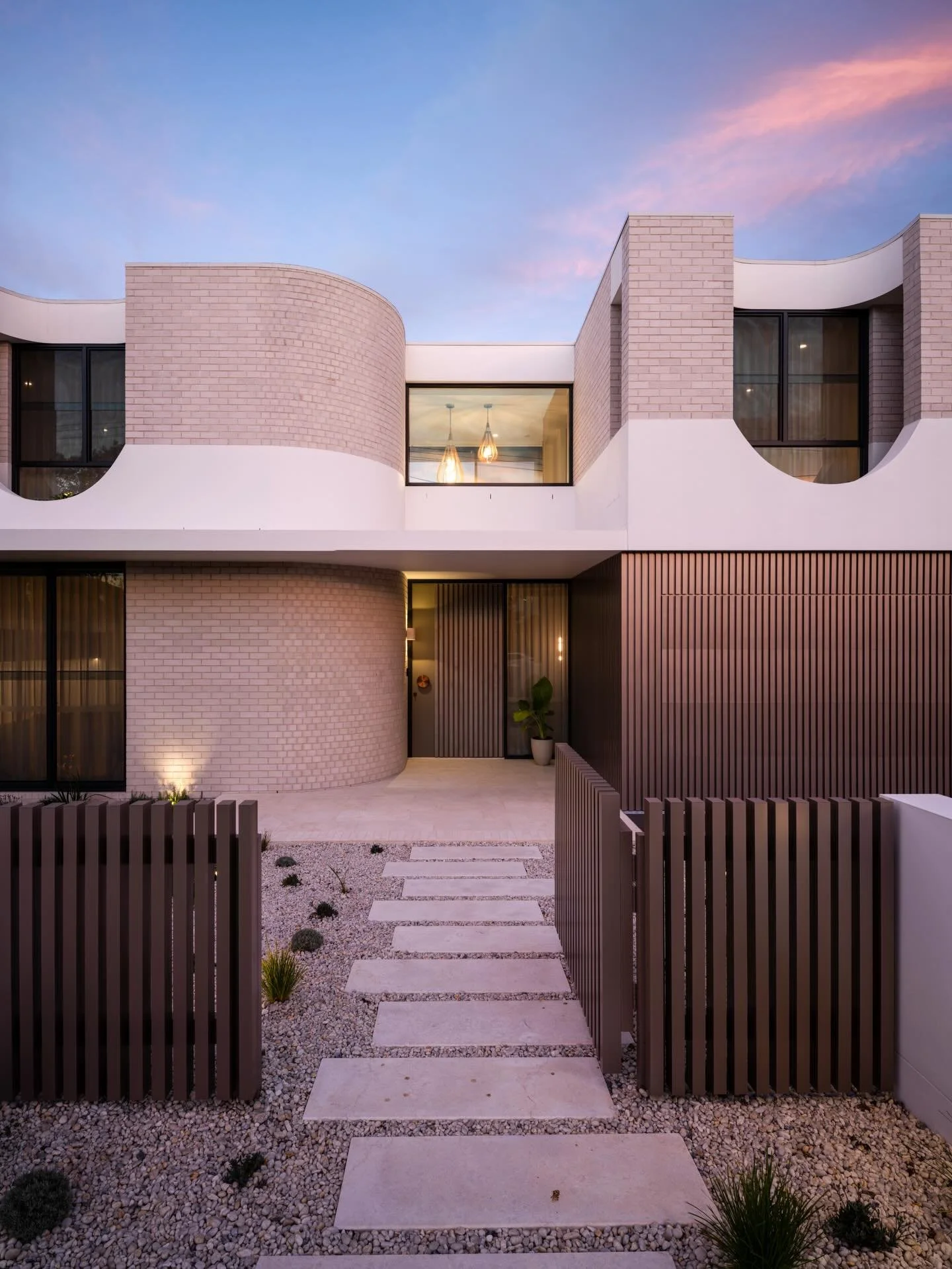 Project Miranda entry ✨ Dusk vs Day

📷 @lucasmurophotographer