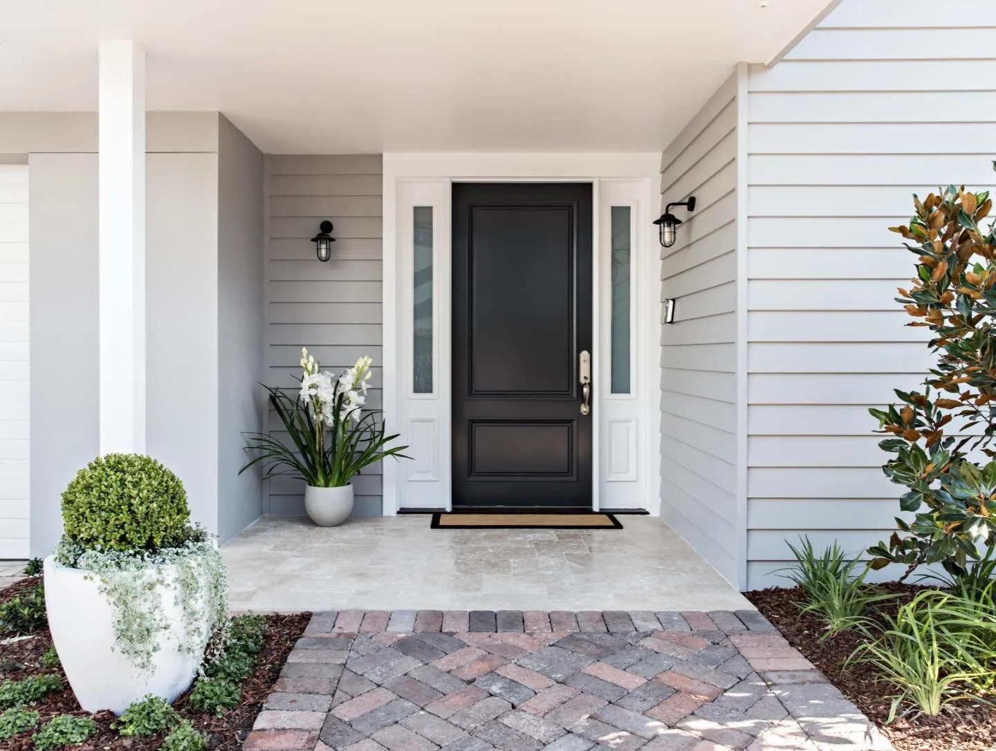 We love the warmth of Hamptons Homes&rsquo;s entry ✨  We built this home over 7 years ago now. A truely timeless design.