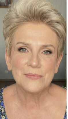 Make-up Example 8 light coral pink blending