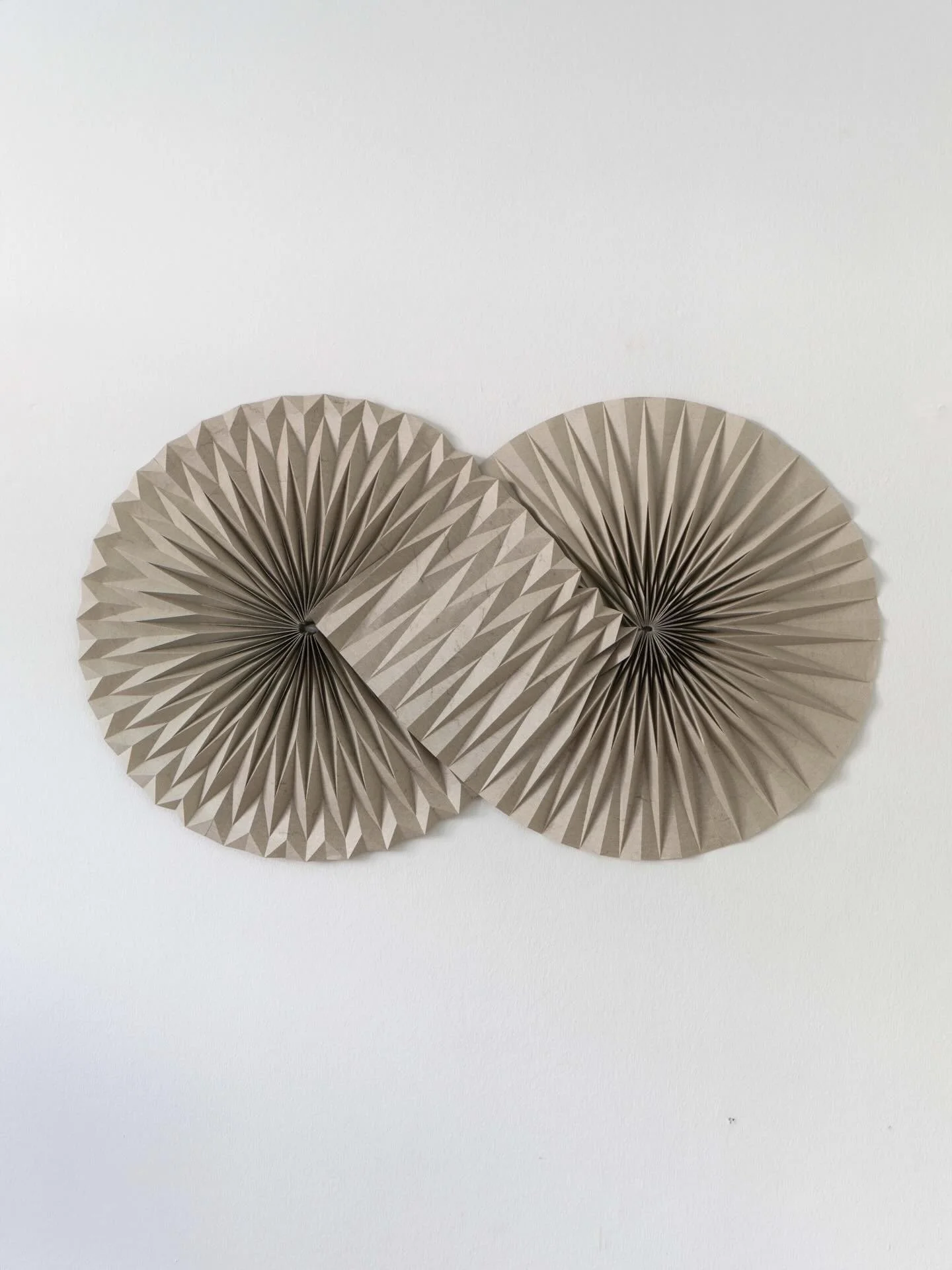 Loop coulpe fold. Wallsculpture