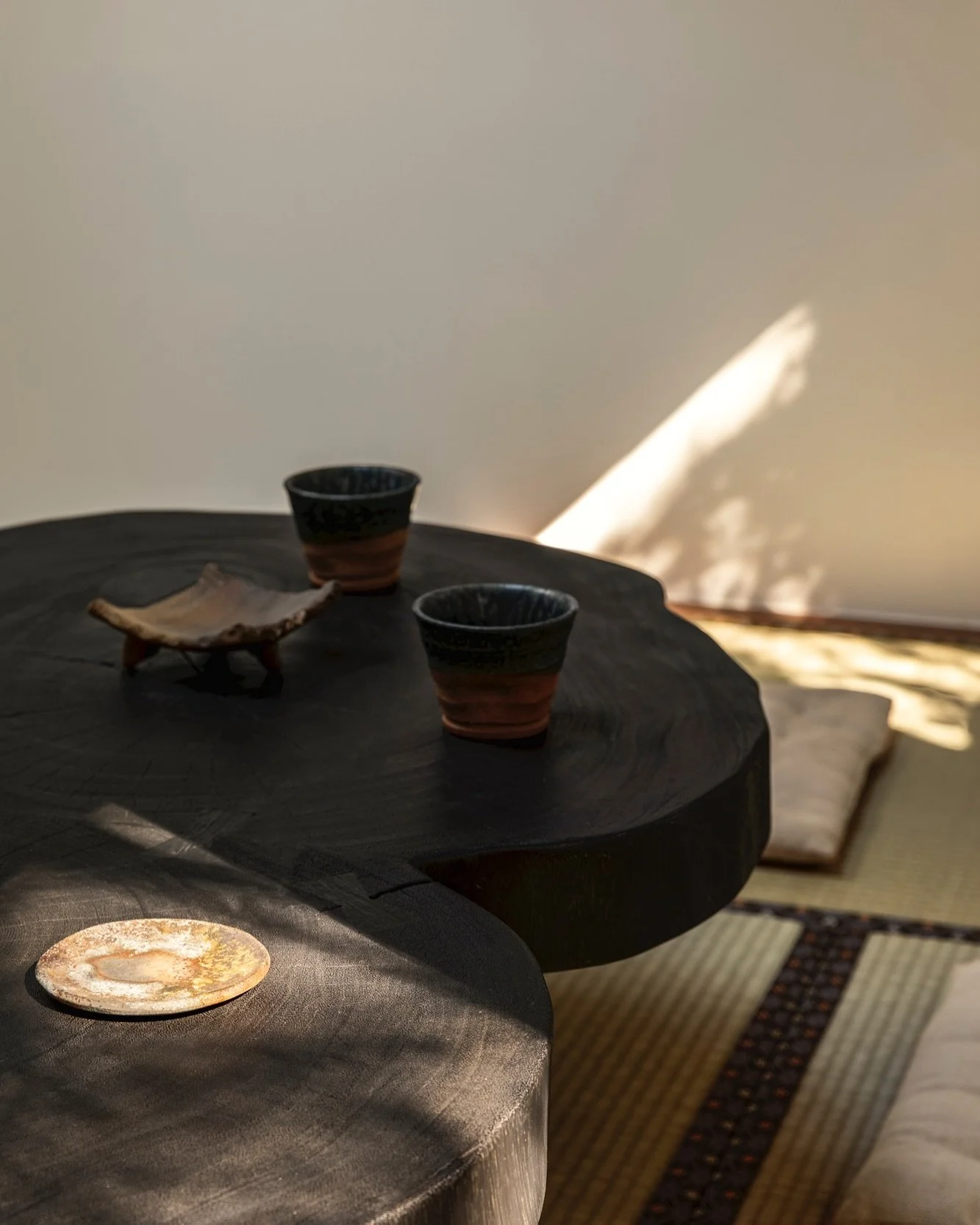 Pretty details giving Japanese feels. Ceramics, timber, tatami and dappled light 😍

Shot and styled for @onwardbuildingco 

#interiordesign #japanesestyle #japanesedesign