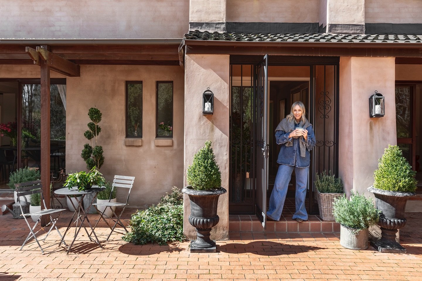 Sneaky peak 👀- A fave from my shoot with @mrsphoebeburgess a couple of weeks back for the @domain.com.au cover story. Can&rsquo;t wait to share more of her stunning Tuscan inspired Southern Highlands home. 

#architecture #architecturephotography #e
