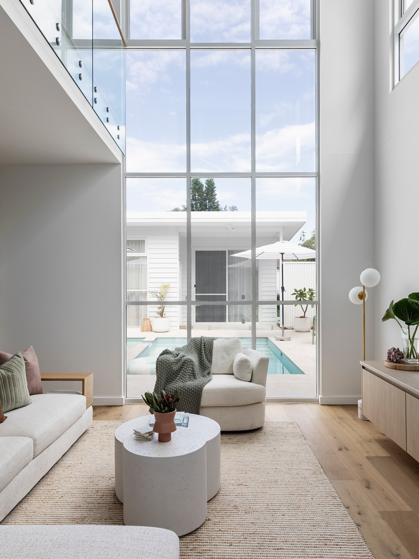 Summer is soooo close. Swims, bbqs doggo beach walks&hellip; 🤩

This summer drenched house was shot for a private client who just wanted to document the wonderful home they created 🥰

#architecturephotography #interiordesign #interiorphotography #d