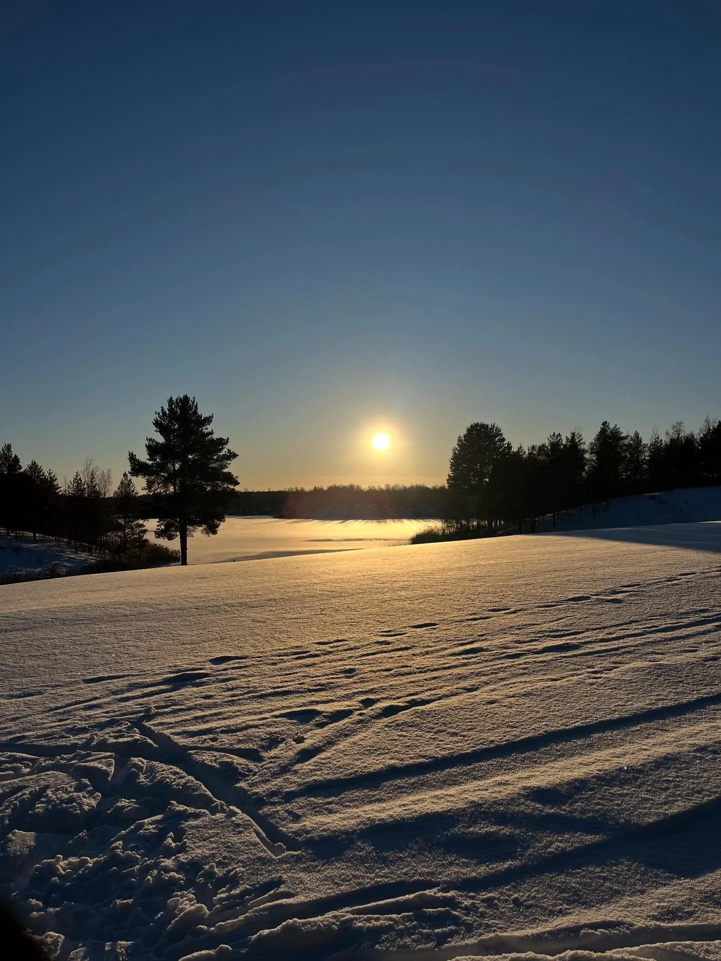 Det h&auml;r &auml;r v&auml;l &auml;nd&aring; det b&auml;sta med golf? 😂
Tack @kumlaskidforening f&ouml;r att vi kan &aring;ka p&aring; b&aring;de l&auml;ngden och utf&ouml;r i Kumla 😍🙏
Jag &auml;r en stolt och glad Kumlabo, speciellt en s&aring;d