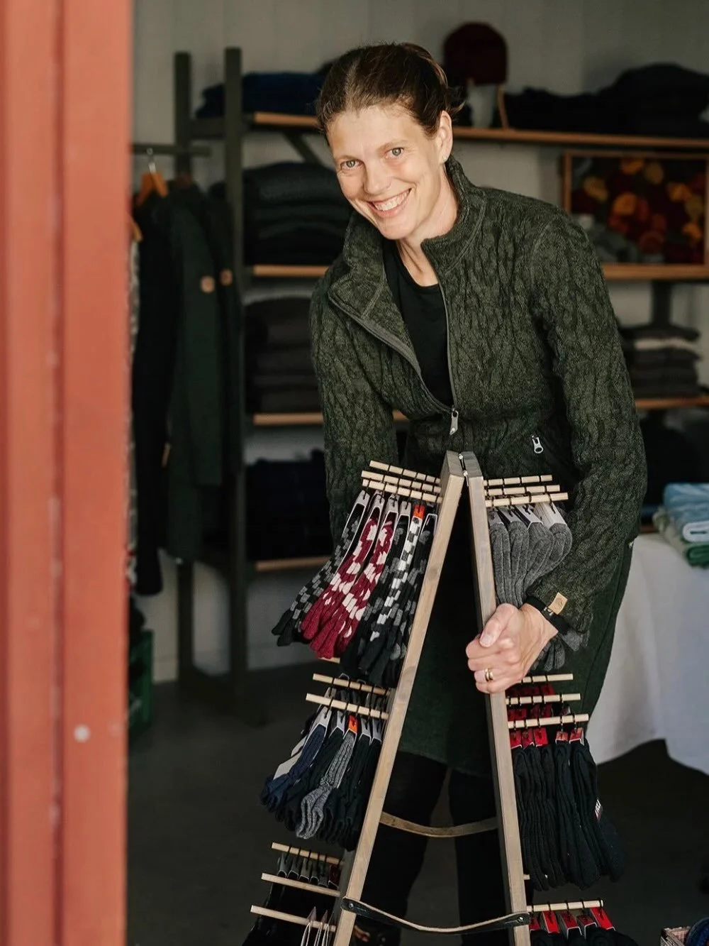 V&auml;lkomna till Lilla Ullboden i Kumla och mig Elisabet Svensson 

I drygt 5 &aring;r har jag drivit min butik som ligger hemma p&aring; tomten hos oss p&aring; Idrottsgatan 31 i Kumla. Ing&aring;ng till butiken &auml;r p&aring; baksidan, fr&aring