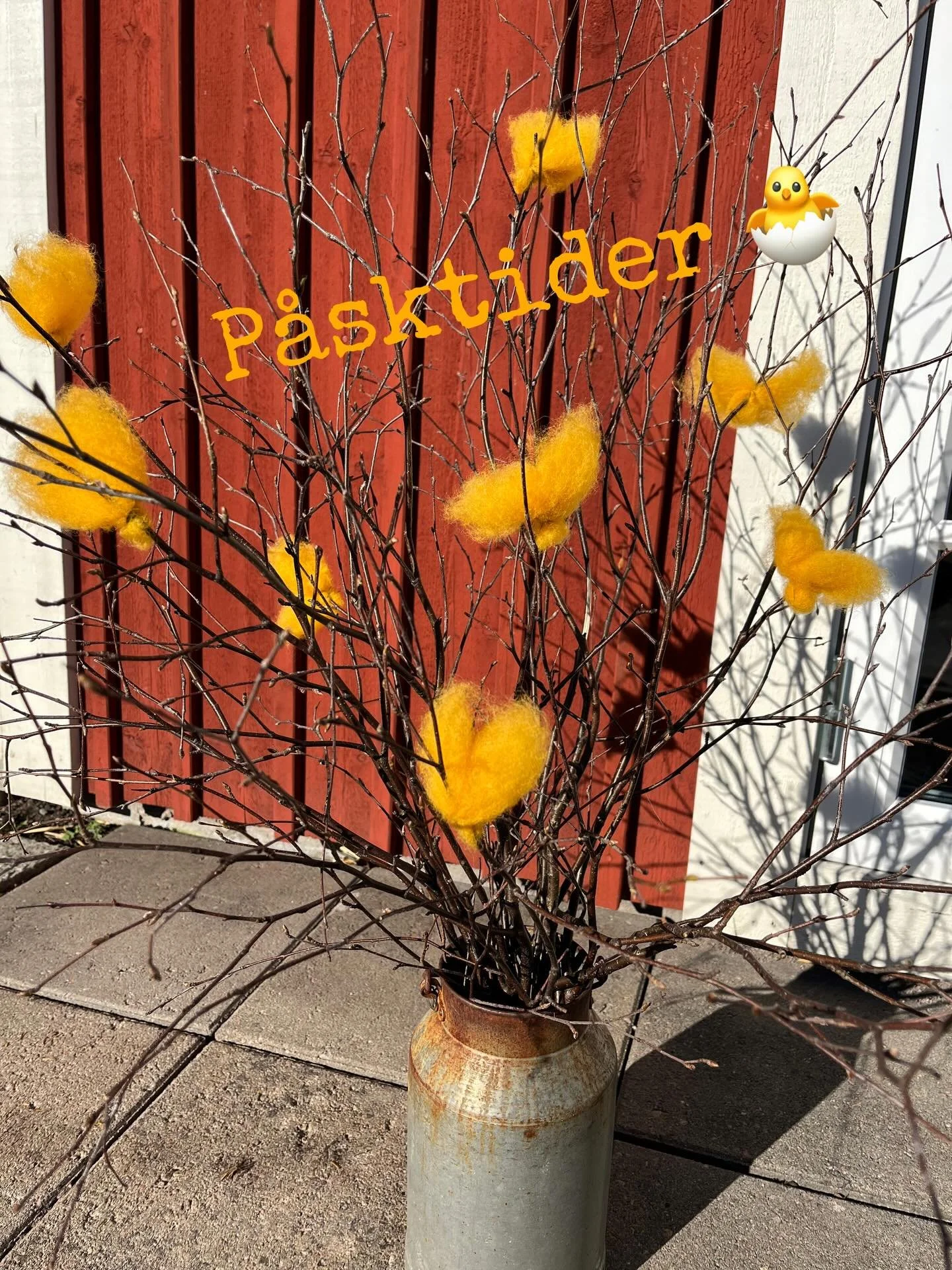 Det &auml;r lite sv&aring;rt att f&ouml;rst&aring; men P&aring;sken &auml;r snart h&auml;r 💛

Detta inneb&auml;r marknader och P&aring;sk&ouml;ppettider i butiken.

💛Vecka 13
Butiken &auml;r &ouml;ppen
Onsdag 15-18
Torsdag 15-18
Fredag 10-18, lunch