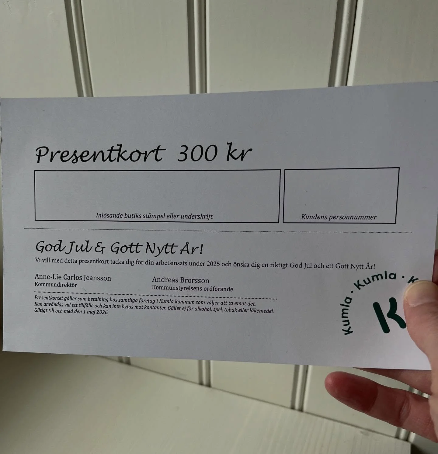 Ho ho! Till er som fick Julg&aring;va fr&aring;n Kumla kommun! Ni har v&auml;l inte den h&auml;r kvar i g&ouml;mmorna? 
Jag &auml;r en av dem som tar emot den som betalning🎁
Giltig fram till och med 1 maj 2026