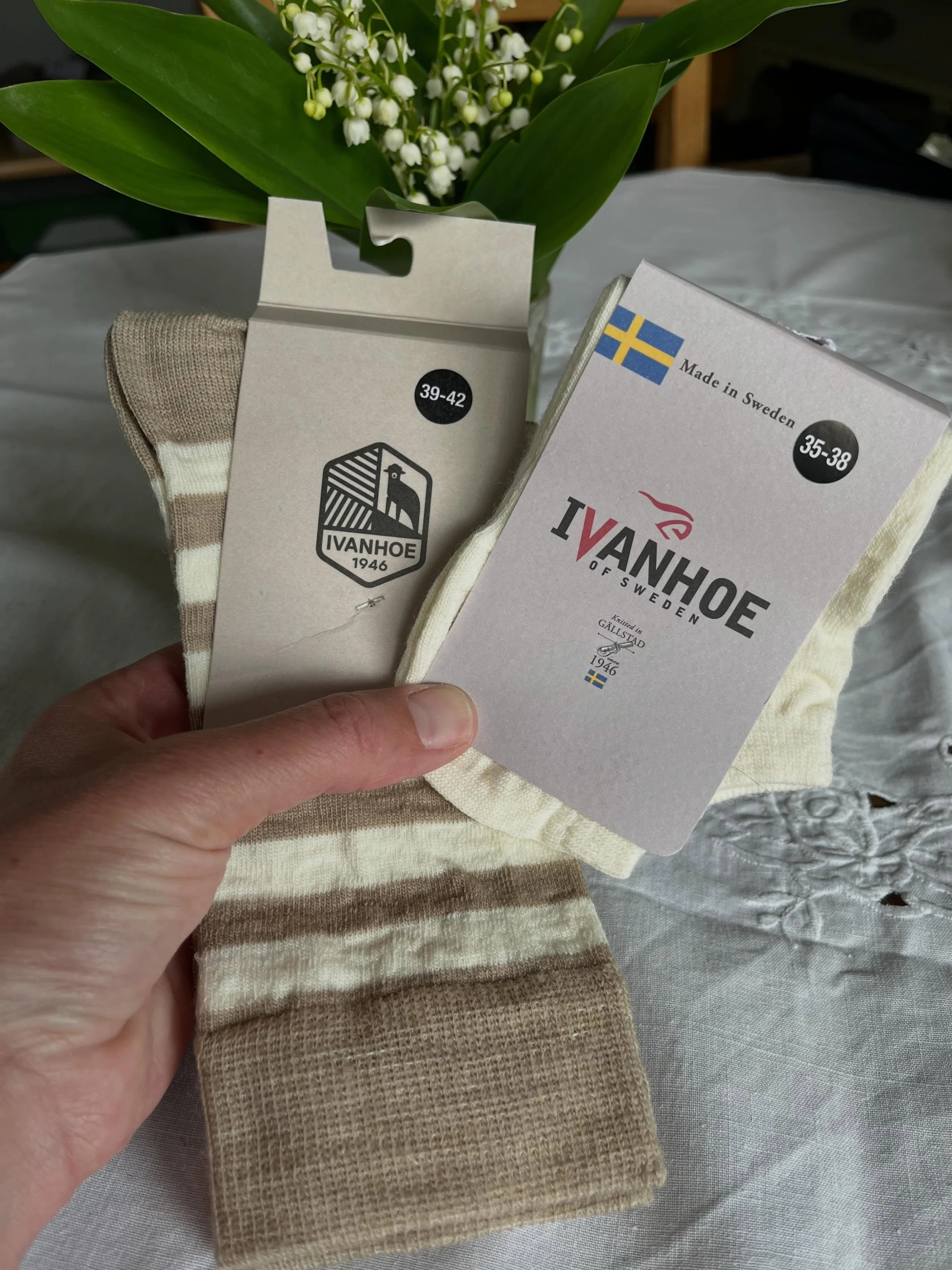 Sommarstrumpor, absolut att de ska vara i ull!

#lillaullbodenikumla #ullstrumpor #sommar #ull&aring;retrunt #ivanhoeofsweden