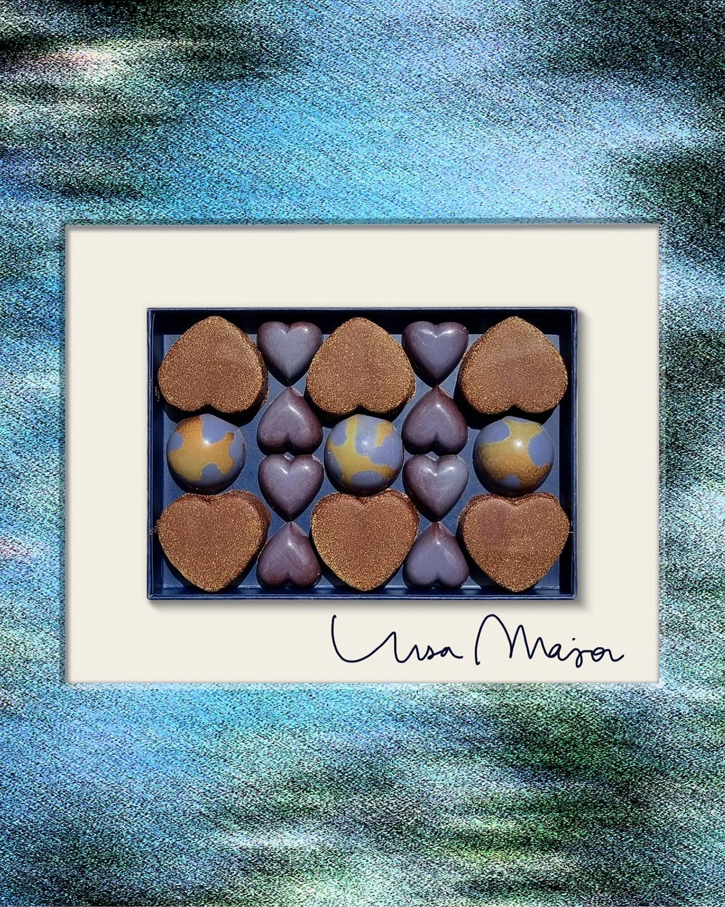 ❤️ F&Ecirc;TE DES M&Egrave;RES DIMANCHE 31 MAI ❤️
Coffret Arty
Petits C&oelig;urs Caramel Fraise, Grands C&oelig;urs Pralin&eacute; Amande et Noisette, Riz Torr&eacute;fi&eacute; et Poudre de Kinako, Demi-Spheres Ganache Vanille

#boutique #chocolate