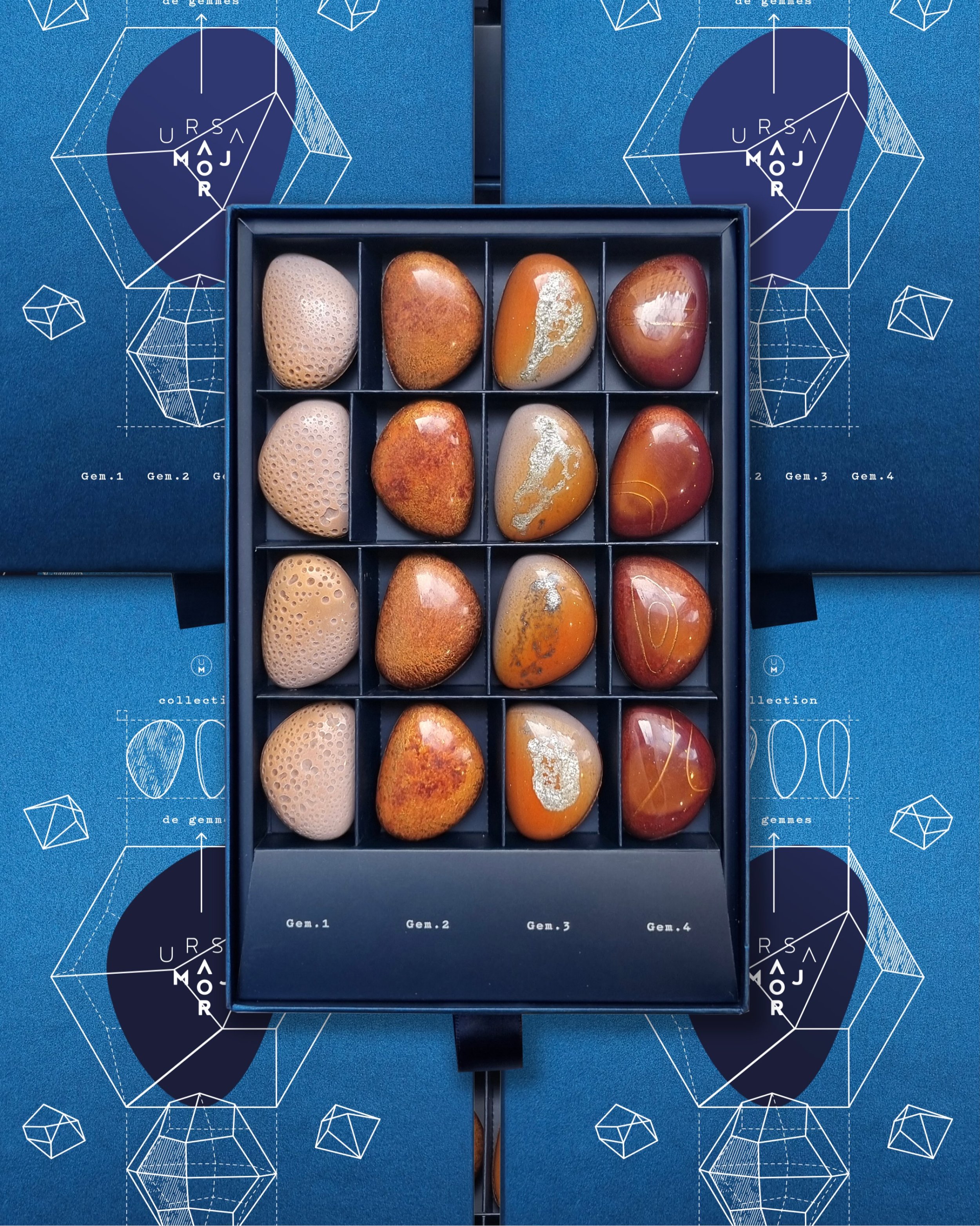 Nouvelles couleurs pour cette rentr&eacute;e 26-27 !
Coffret Gemmes, 4 recettes, 16 gemmes dans un coffret collection.

#chocolaterie #chocolate #faitmain #cosmique #businessfamilial