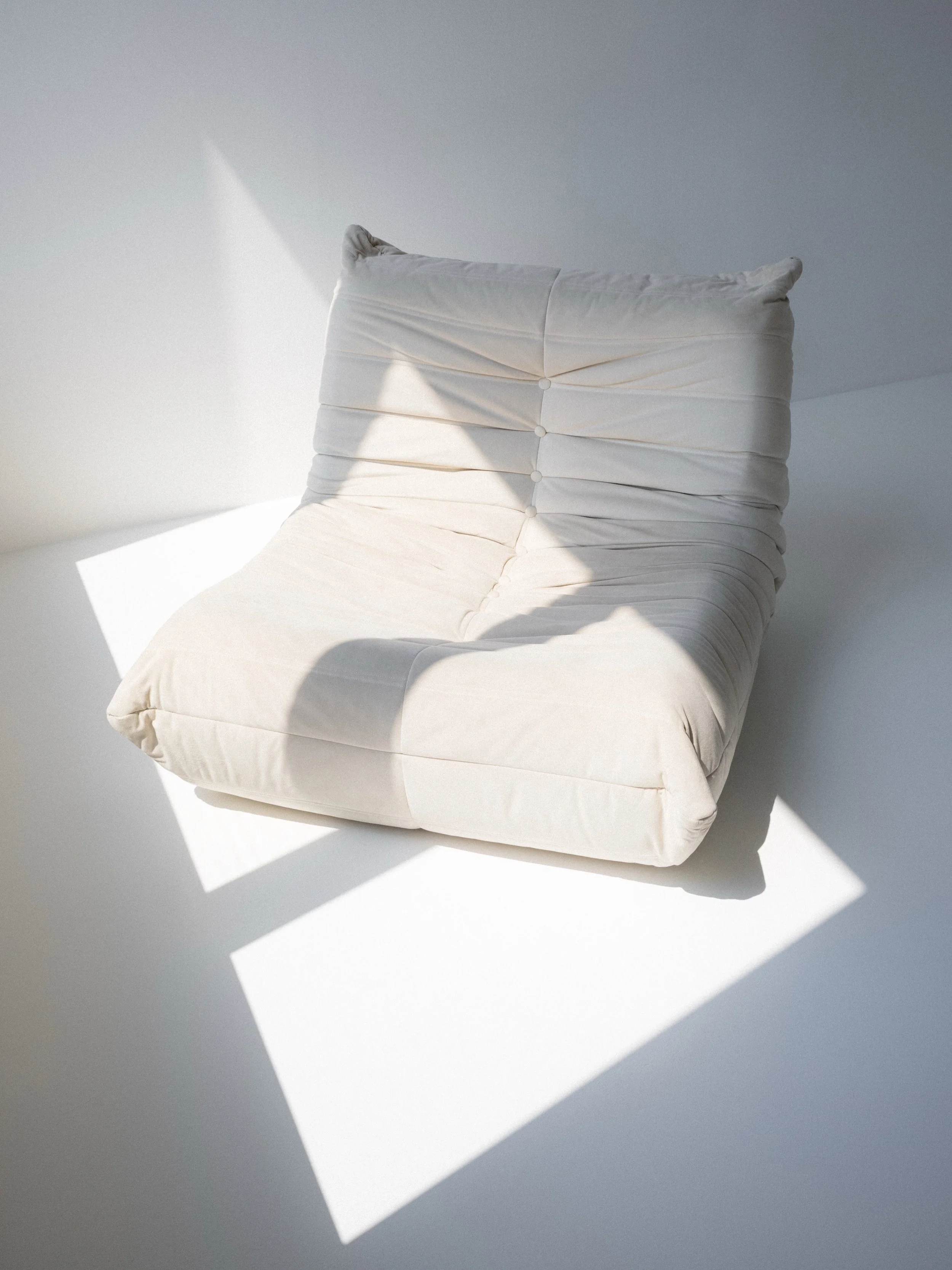 Fotel Togo w Studio White

Wynajem studia fotograficznego w Krakowie - rezerwacje: link w bio.