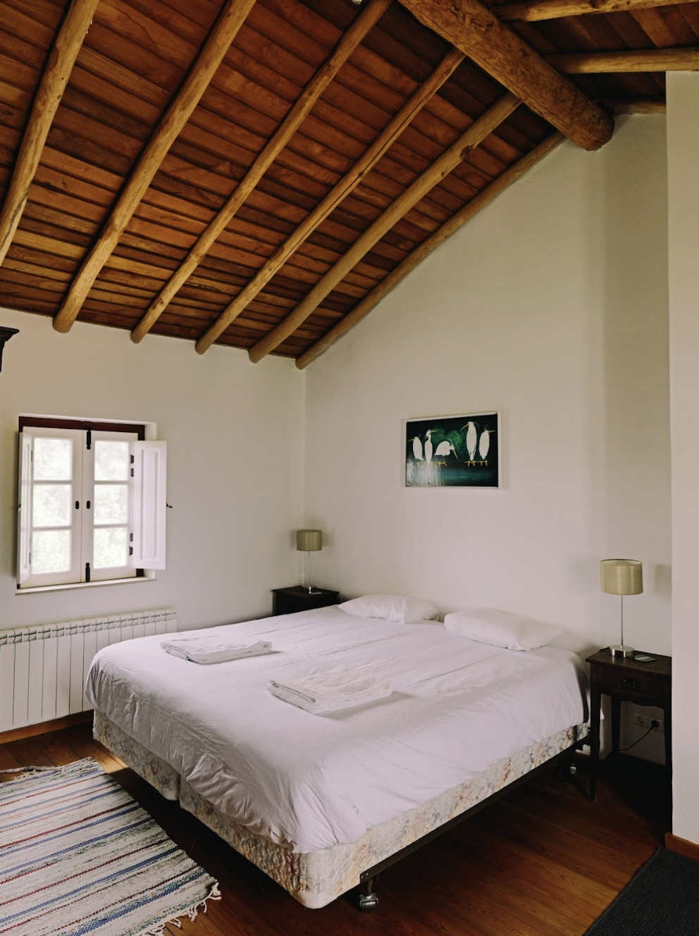 Bedroom with king size bed 