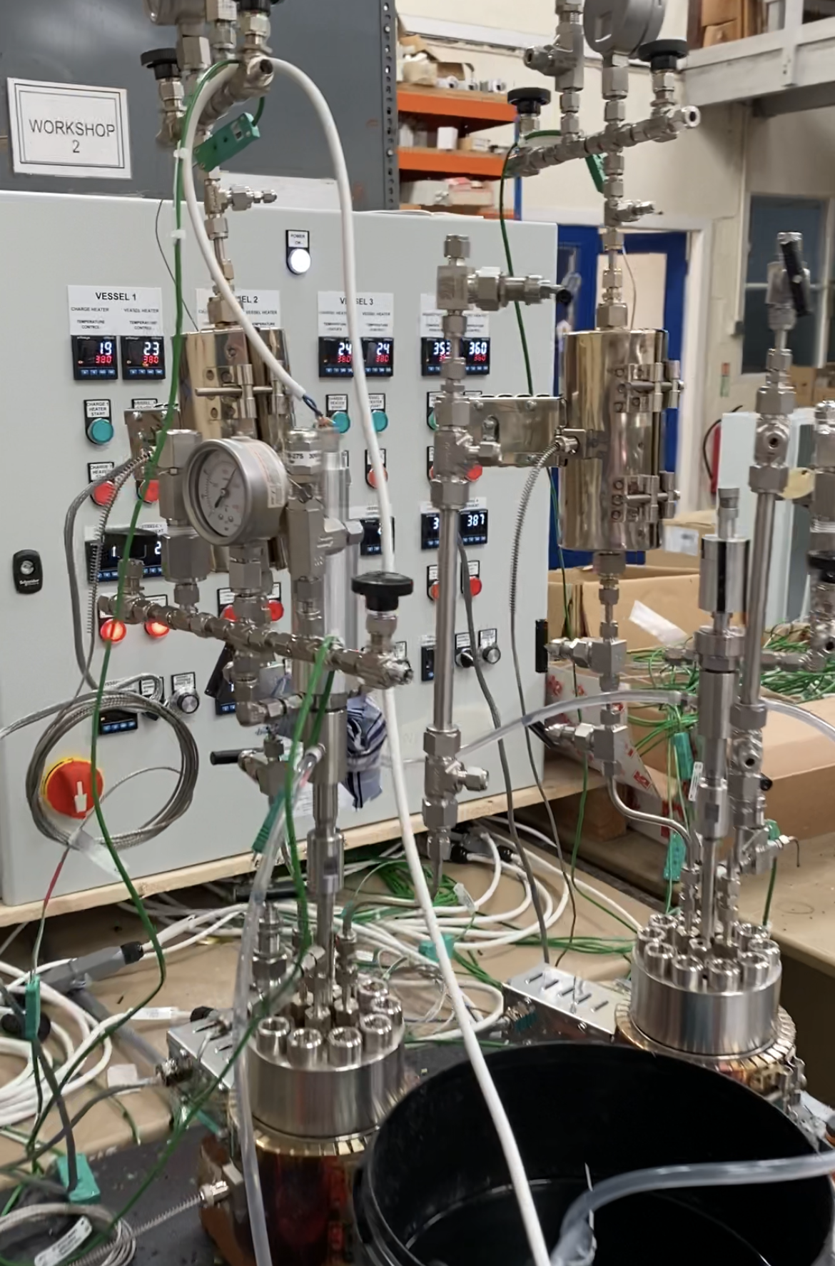 Factory Acceptance Test (FAT) – for Kaust Saudi Arabia📌 In house assembly and testing. Two of four 100ml vessels 220barg @ 650°C