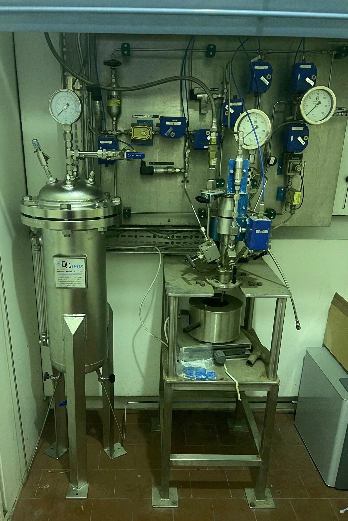 Bristol University / National Nuclear Laboratory📌
Installation and commissioning. Water conditioning vessel/loop and associated high-pressure gas / liquid assembly vessel.