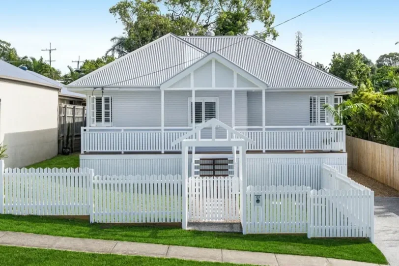 kamarin st - front 2.webp