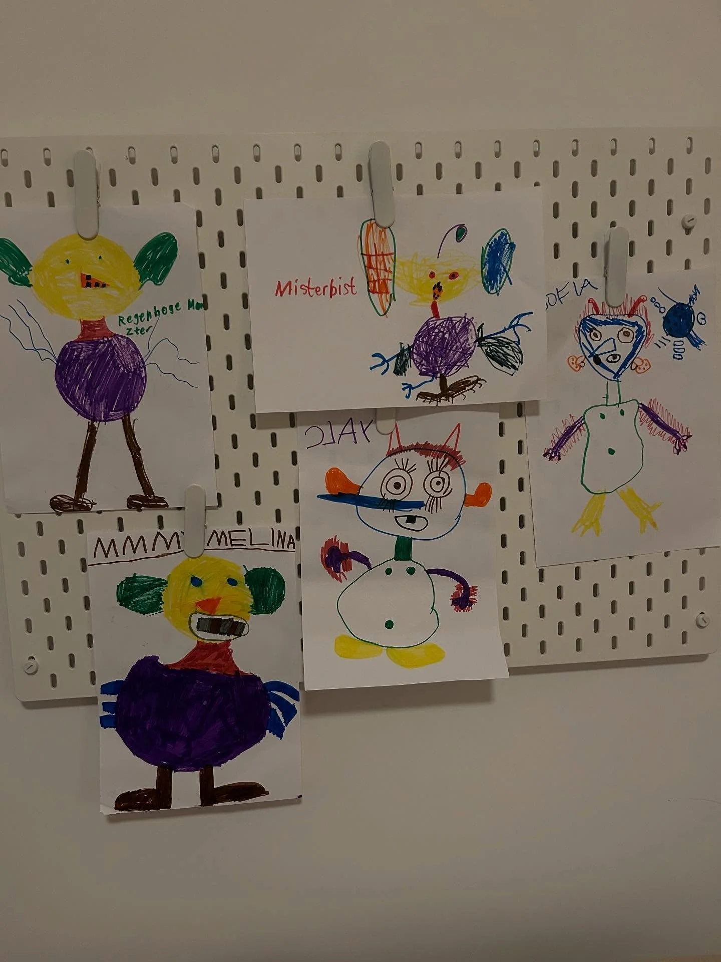 Monsters and their body parts!!! Best way to learn vocabulary is to build your own monster! Learning through fun #englischf&uuml;rkinder #brightfutureclubs