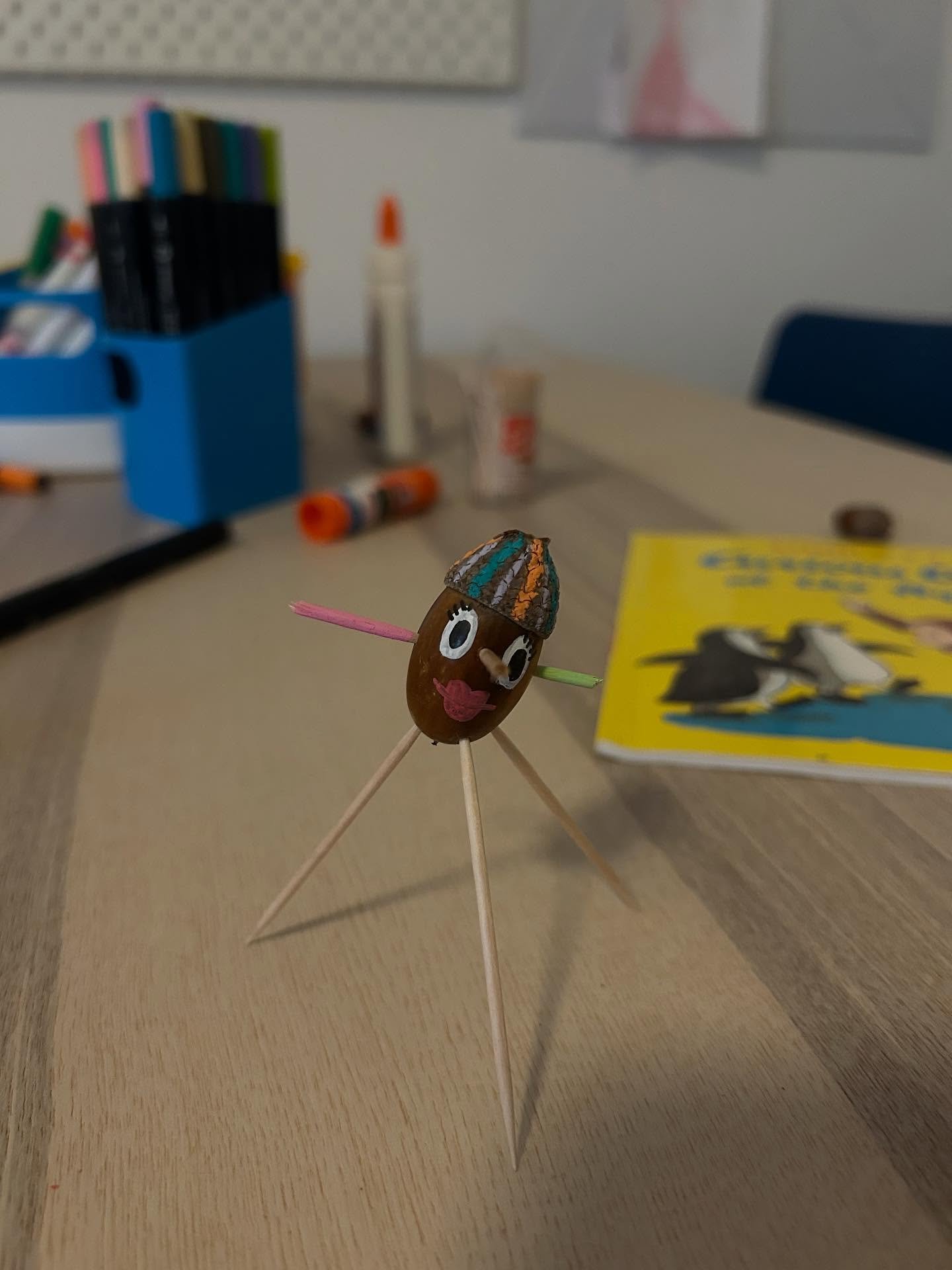 Chestnuts 🌰 are for collecting and decorating&hellip; stepping into fall with our weekly craft and learning the seasons, days of the week, and months of the year&hellip; #englischf&uuml;rkinder #brightfutureclubs