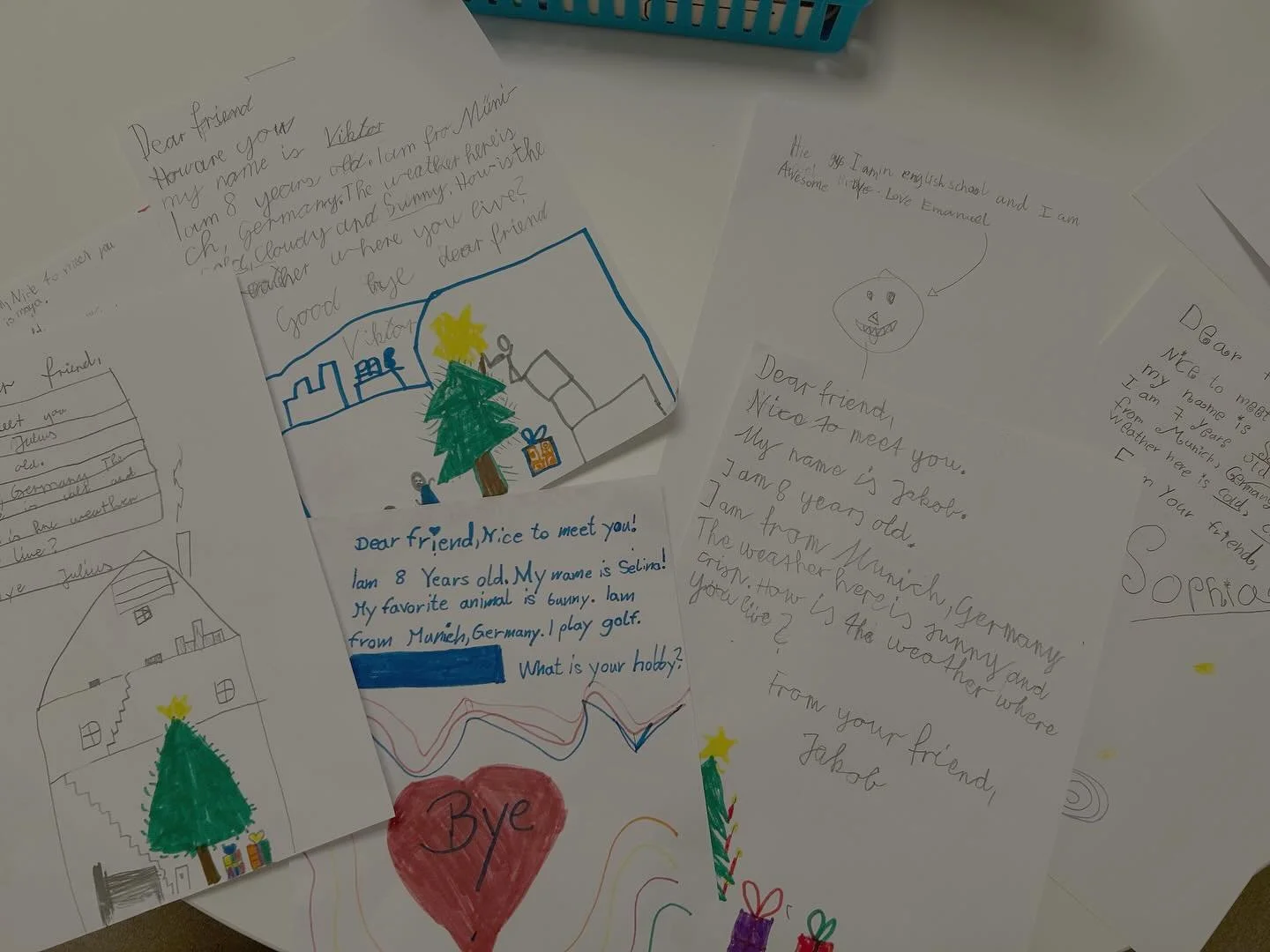 Letters to Chile&hellip; we may have 8 degrees but it&rsquo;s 30 degrees there. Excited for our pen pals on the other side of the world #englischf&uuml;rkinder #brightfutureclubs