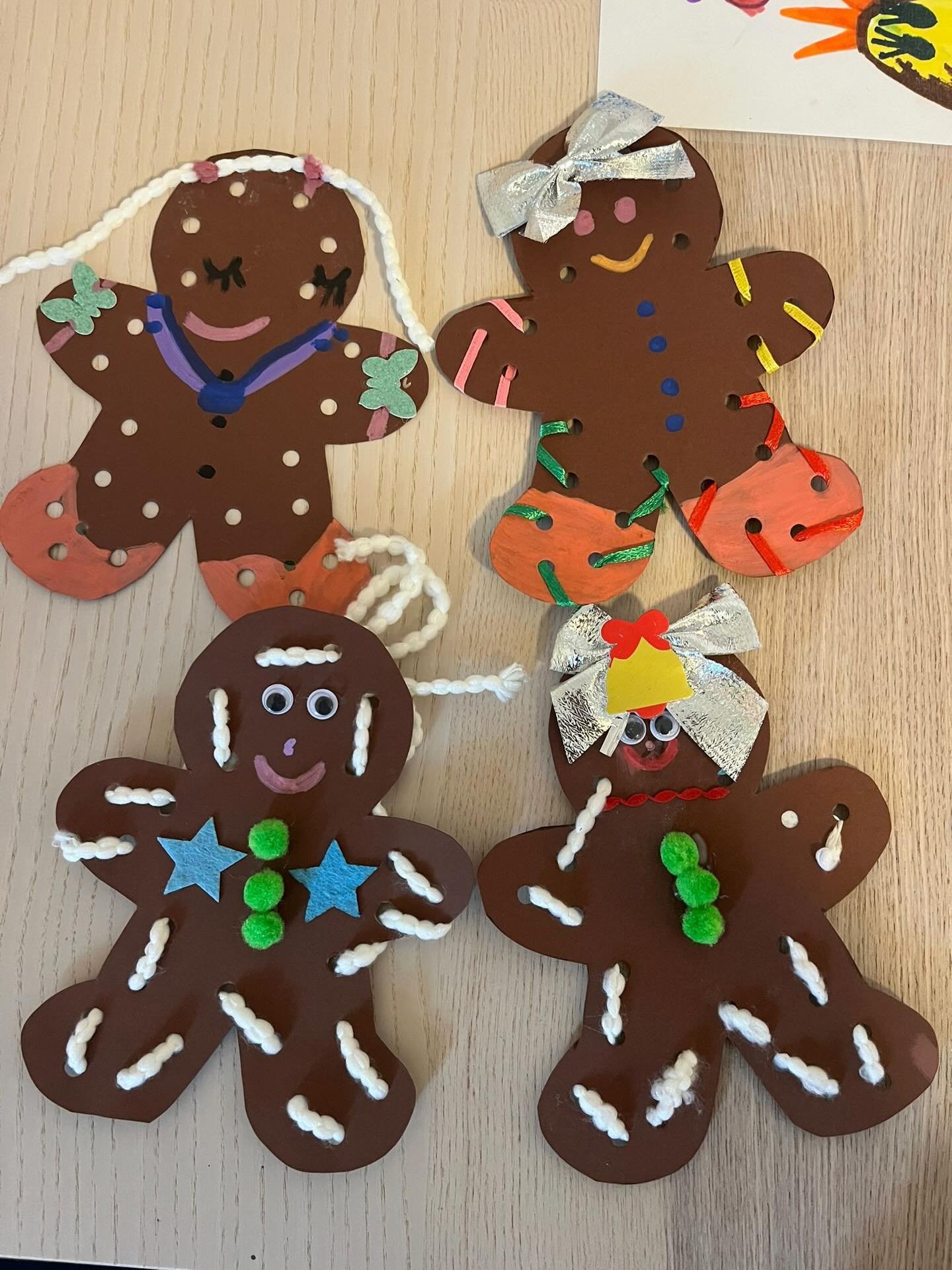 Holiday crafts, enjoying the holiday cheer!!! Couple more days! Happy Holidays! #englischf&uuml;rkinder #brightfutureclubs