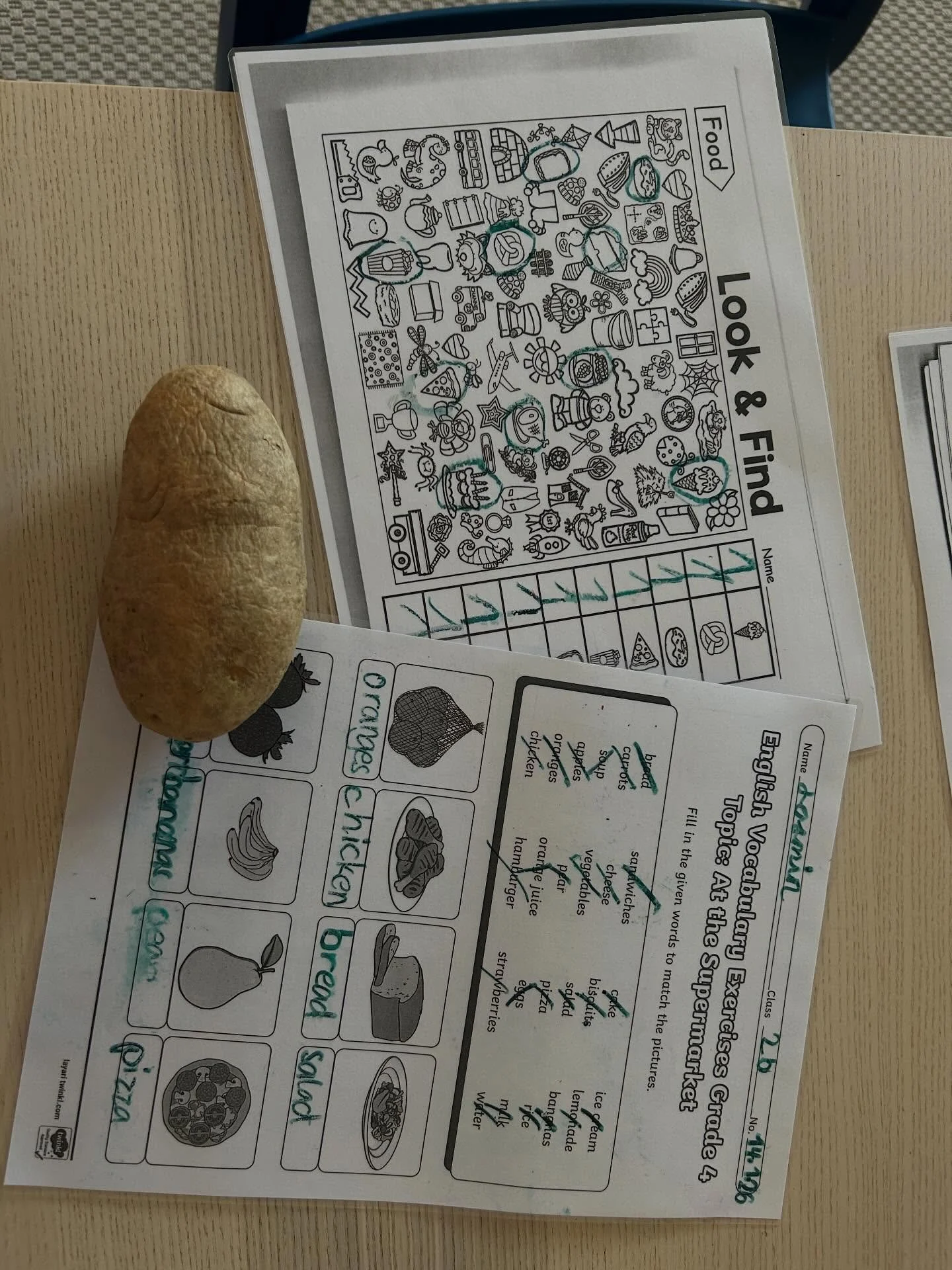 A potato? I wonder what we will be doing? Come join our learning through activities class to find out what this potato will do to help us learn the food vocabulary!! #englischf&uuml;rkinder #brightfutureclubs