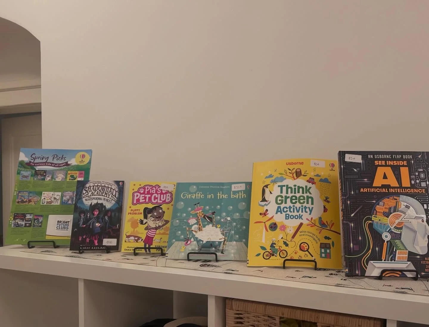 Our Usborne books are here!!! Reading is the key to learning a new language! Come check out our classes and pick up some books! #englischf&uuml;rkinder #brightfutureclubs