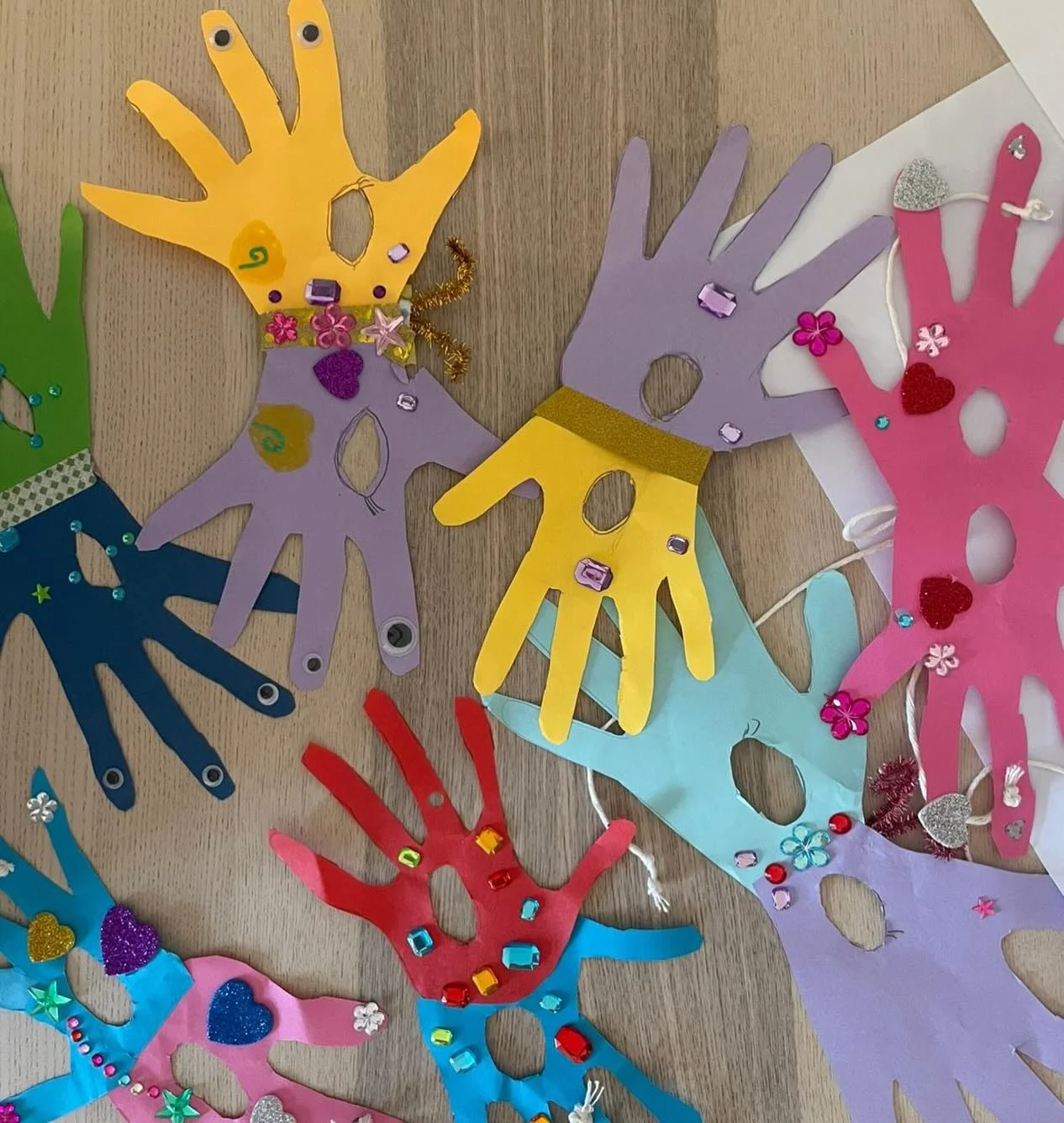 Helping hands on day 2 of camp. #brightfutureclubs #englischf&uuml;rkinder