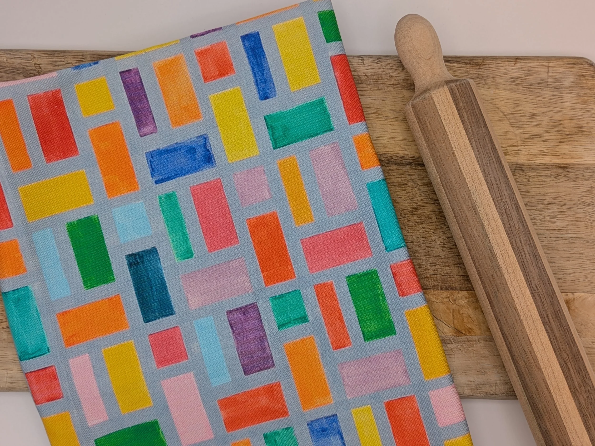 Uncontrolled controlled - Tea towel