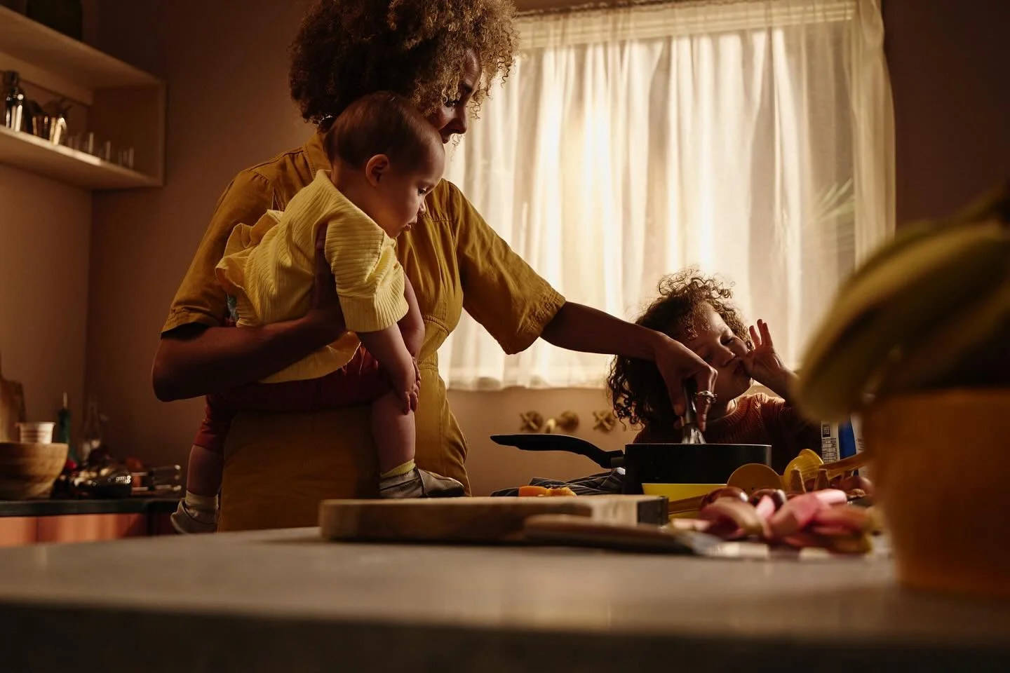 Making a mess and a trifle ~ with @flossy.mcaslan @joe_ransom_film @lrg_frmt_flms @gillianviews @joshstika and their dream kids 💛💛