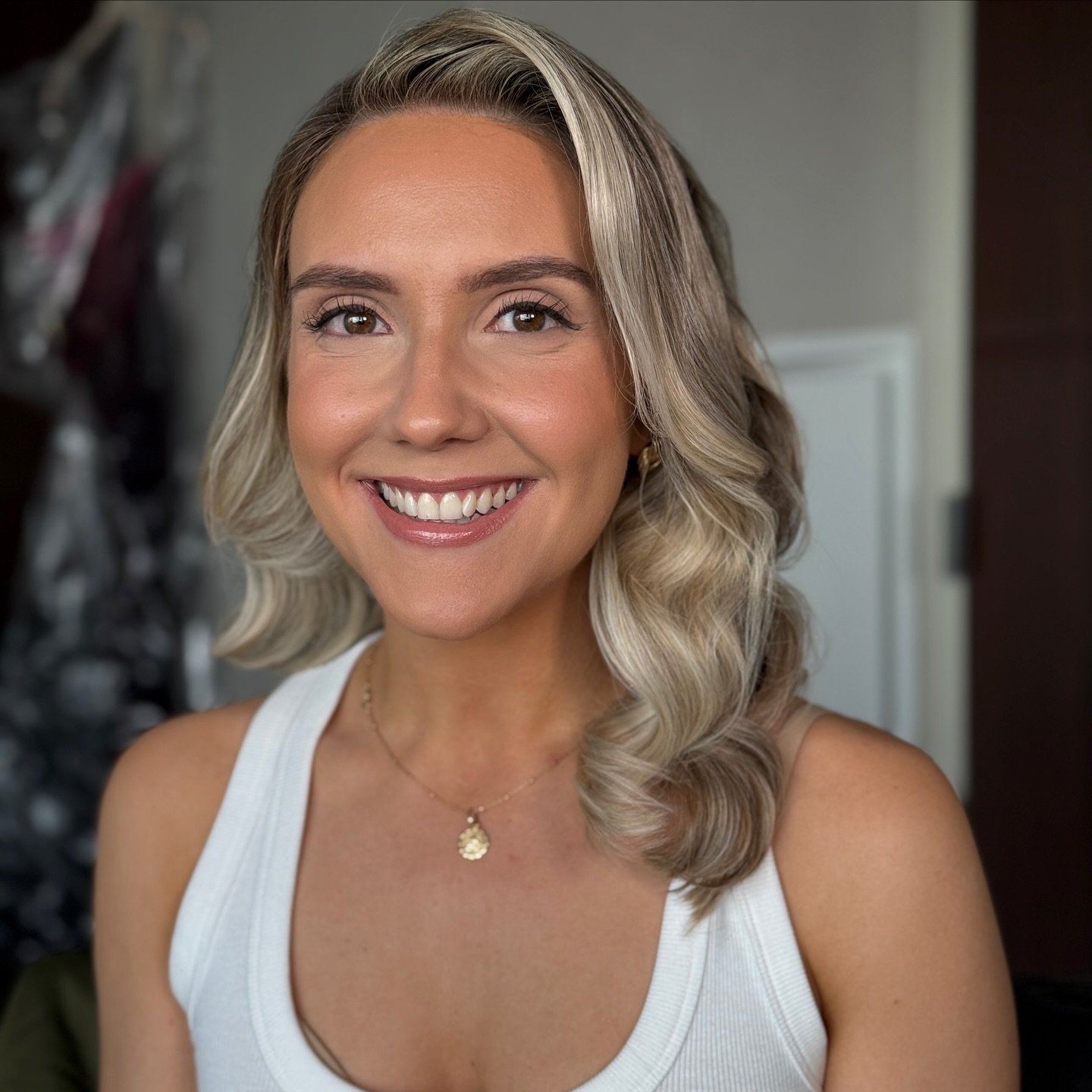 How I would describe my style? Light, luminous, and a little dreamy. 💭🌙🤍✨ 

Booking and hair by: @stylezbyadelia 

New Jersey Makeup Artist 
Jersey City Wedding Venues
Soft Glam
Bridesmaid Glam
Glowy Skin

#bridalmakeup
#bridalmakeuplook
#bridalma