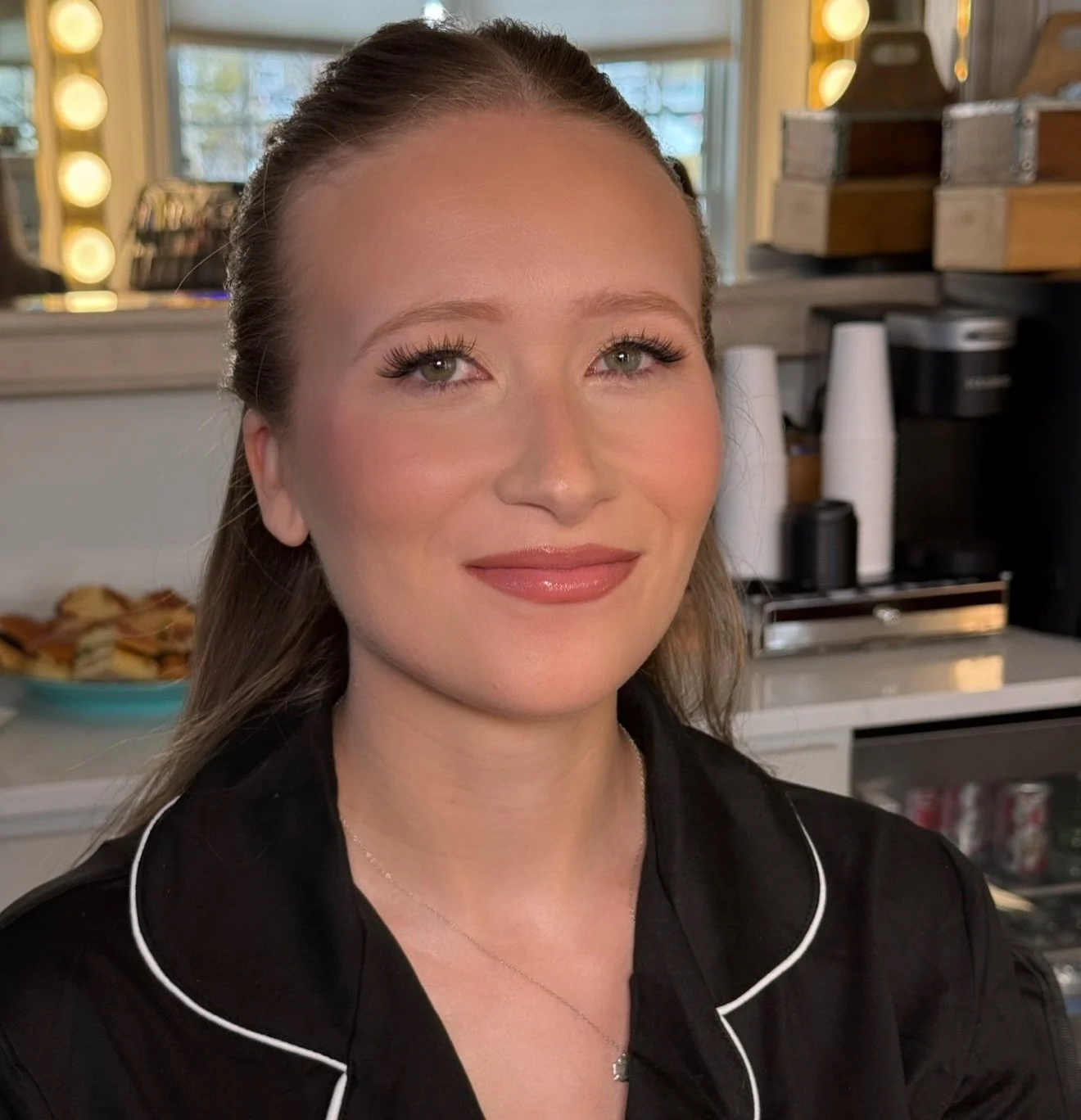 For the girl who says &ldquo;I never wear makeup.&rdquo;
Soft, natural glam that still feels like her. ✨

My favorite lashes @ardellbeauty 421

Booking: @beautyandtheblushllc 

natural bridesmaid makeup
soft natural glam makeup
makeup for someone who