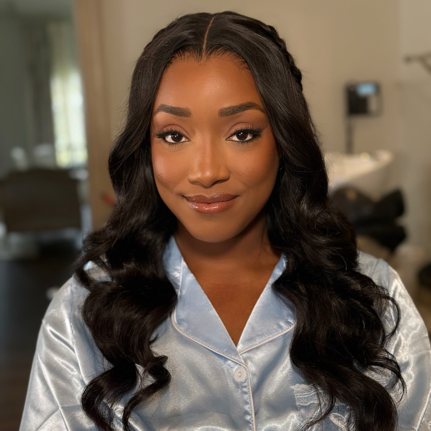 Soft glam, rich tones, and skin that speaks for itself ✨🤎
A kit that understands every complexion 🤍

Makeup by @makeupbyyolisa for @covetbeautyco 🤎✨

Soft Glam Makeup Artist
New Jersey Makeup Artist

#NJMakeupArtist #NewJerseyBride #NJBridalMakeup
