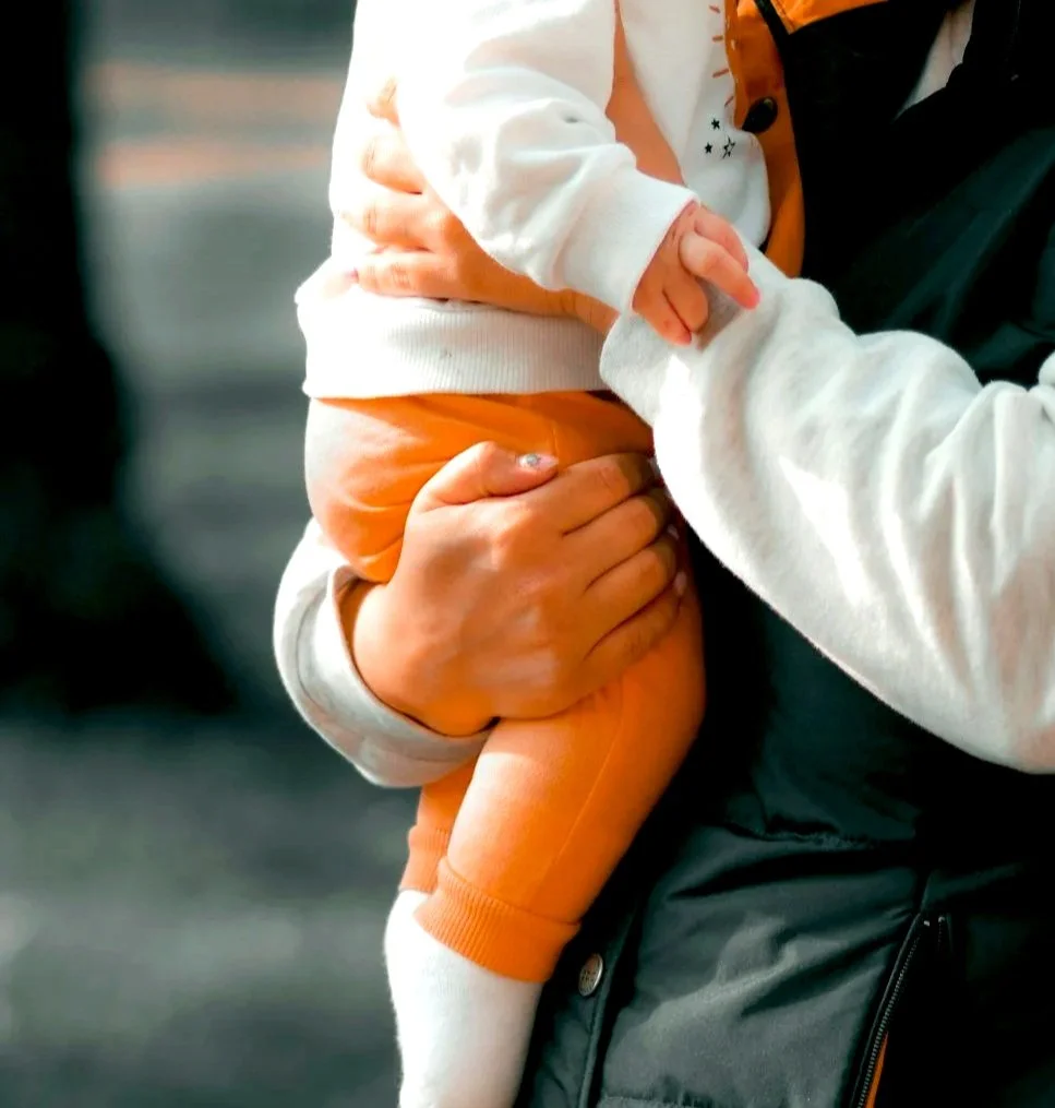 De Quervain’s Tenosynovitis (Mum Thumb): Why Postpartum Wrist Pain Is So Common — and What Actually Helps