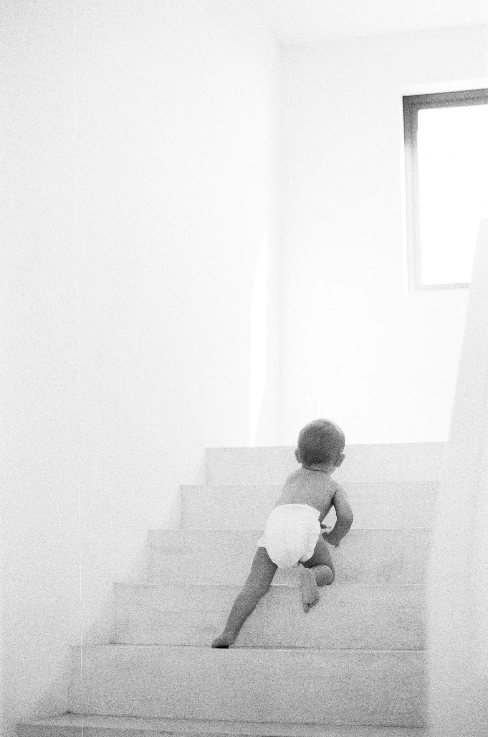 when do babies start crawling