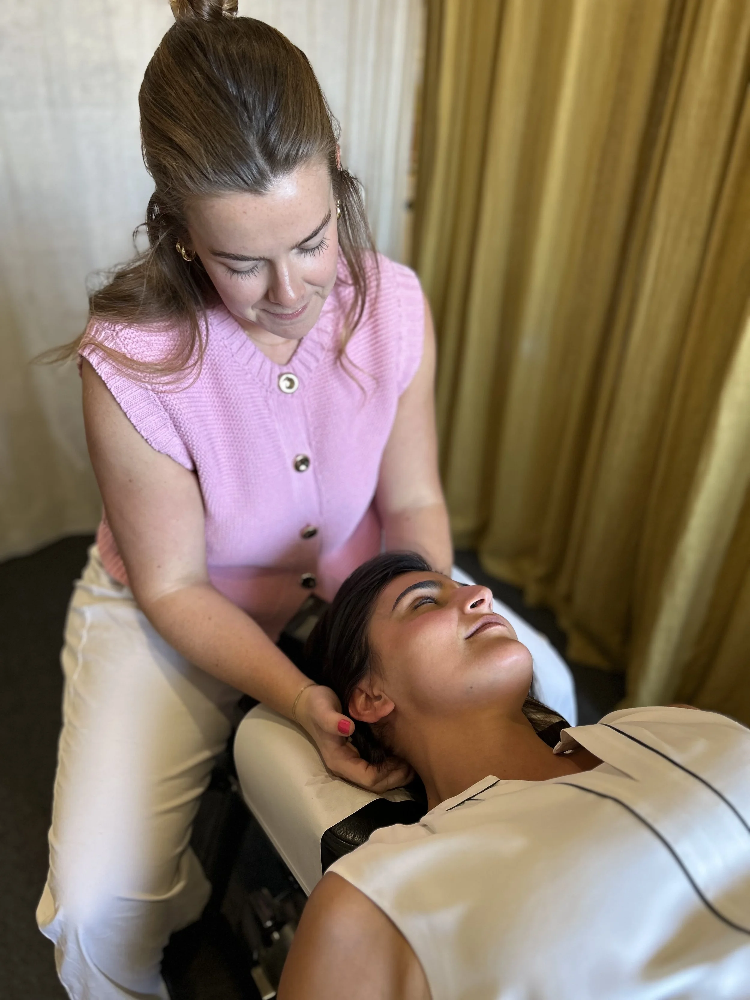 Stiff Neck: Causes, Relief &amp; When to See a Chiropractor