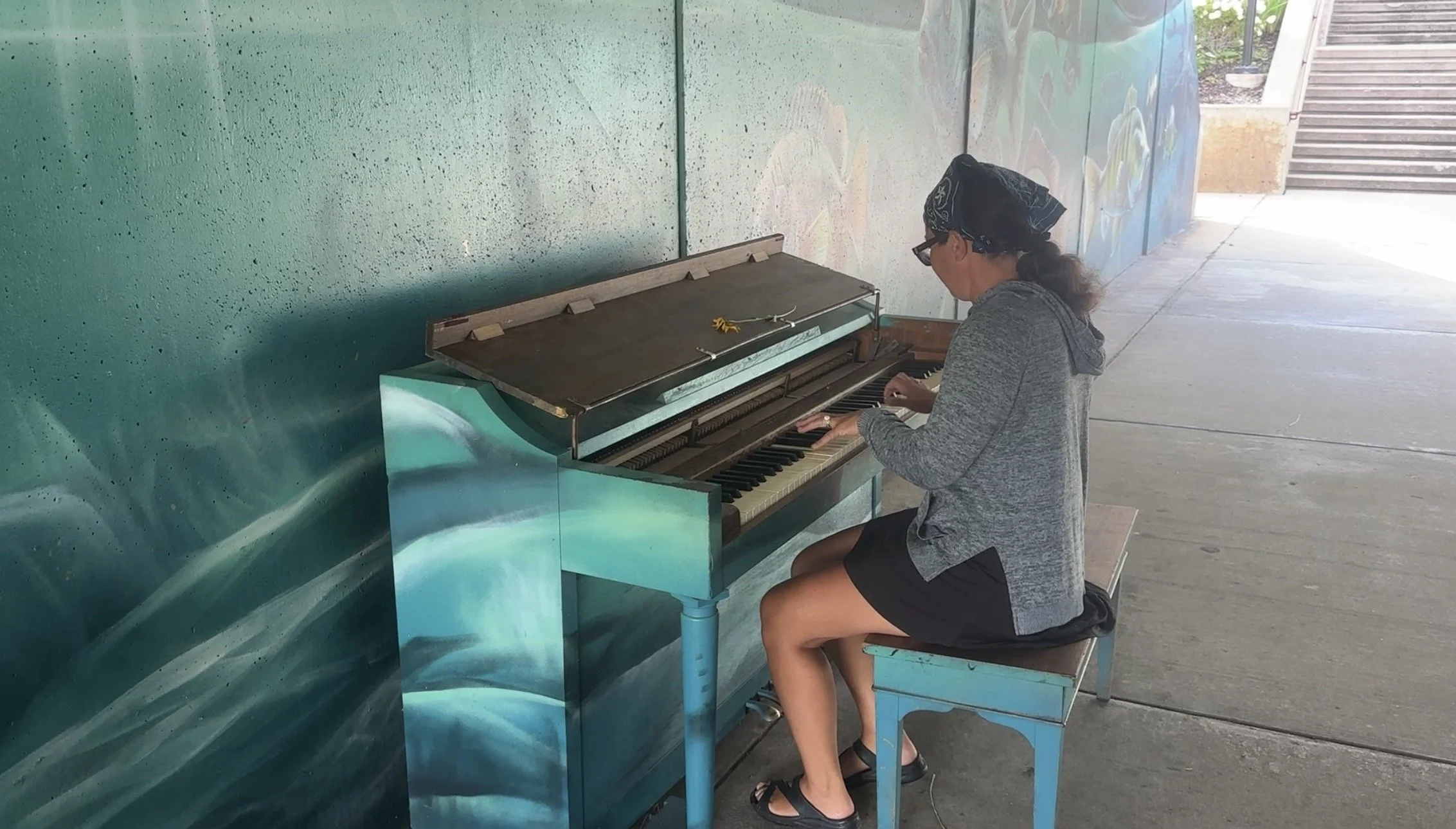 At least the piano was painted nicely