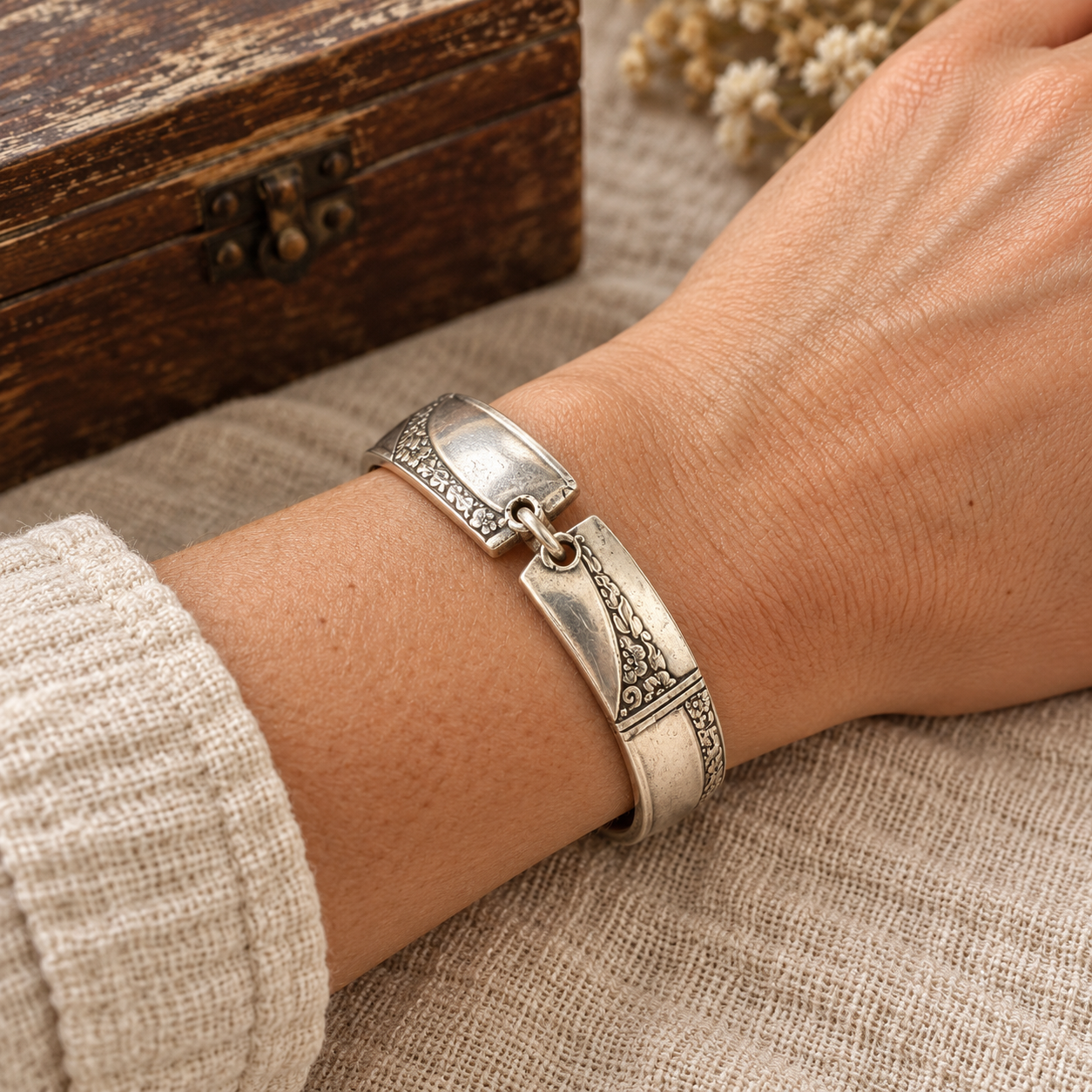magnetic clasp bracelet 1 - MU2.png