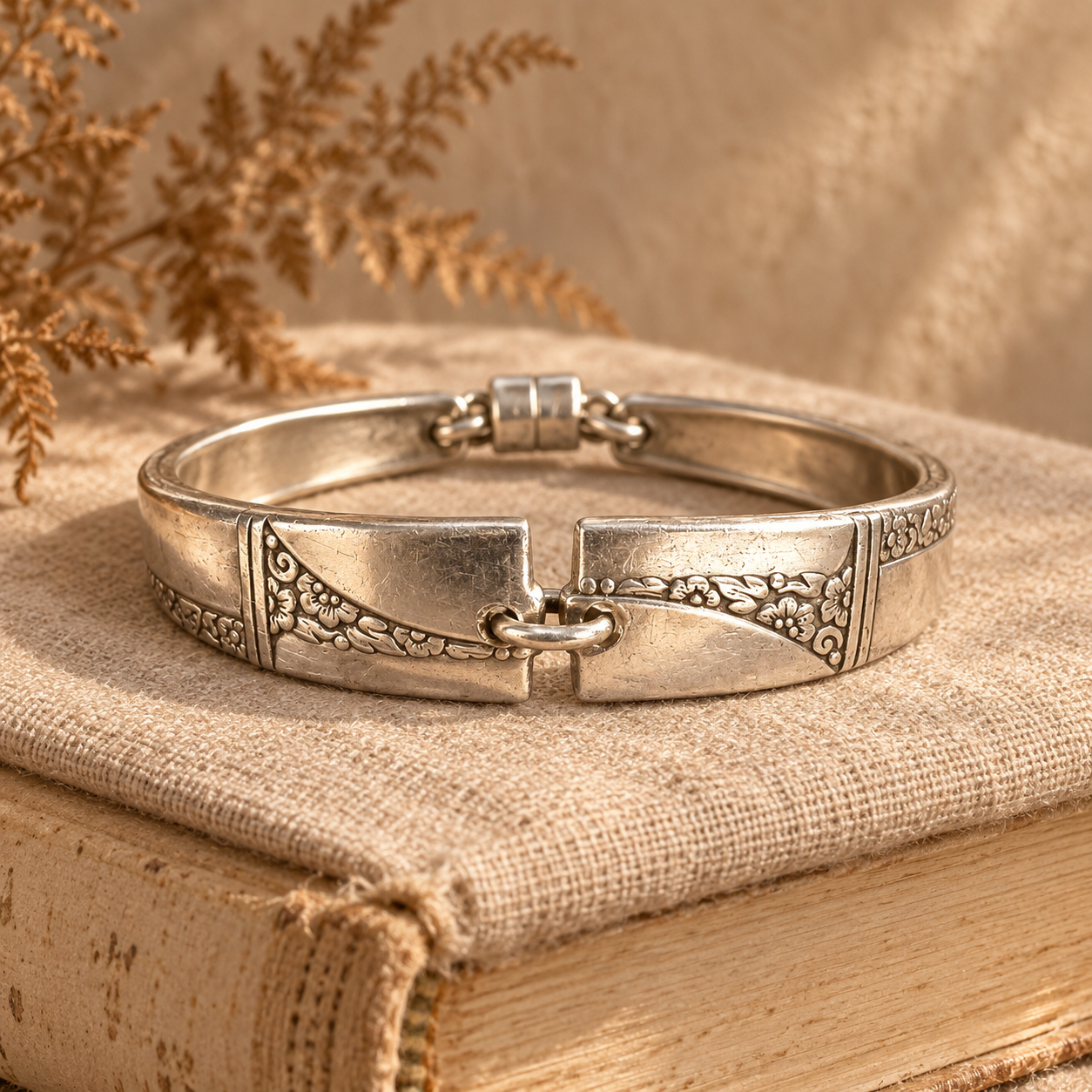 magnetic clasp bracelet 1.png