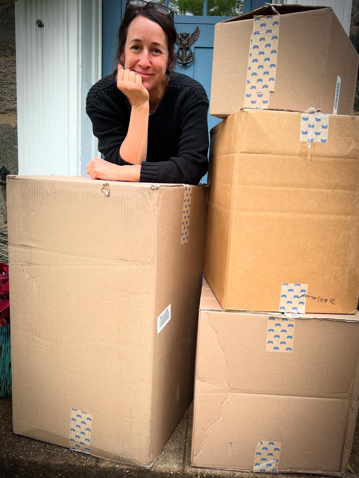 Happy Friday! I know one thing I&rsquo;ll be doing this weekend &hellip; unpacking all these goodies from @thecontainerstore 

As part of my real world organizing journey, I am pictured here without a stitch of make-up or a filter. Lines and imperfec