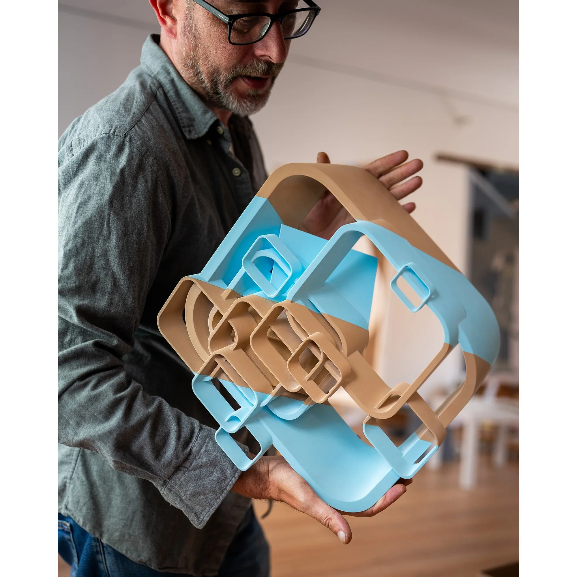 Sculpture-Space-warp-holding.jpg